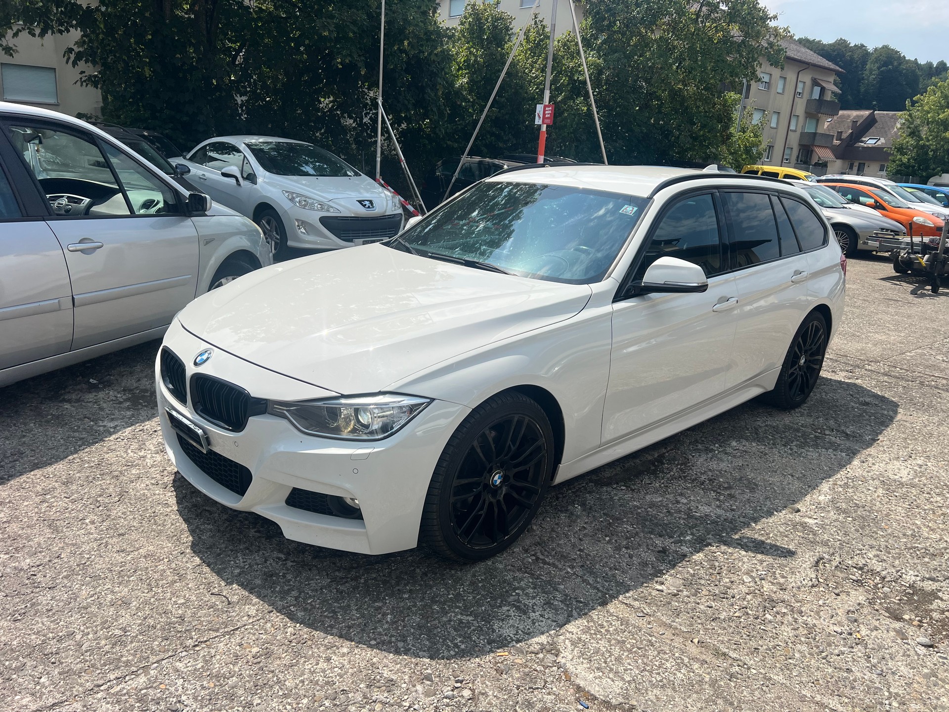 BMW 330d xDrive Touring Modern Line Steptronic-image-2