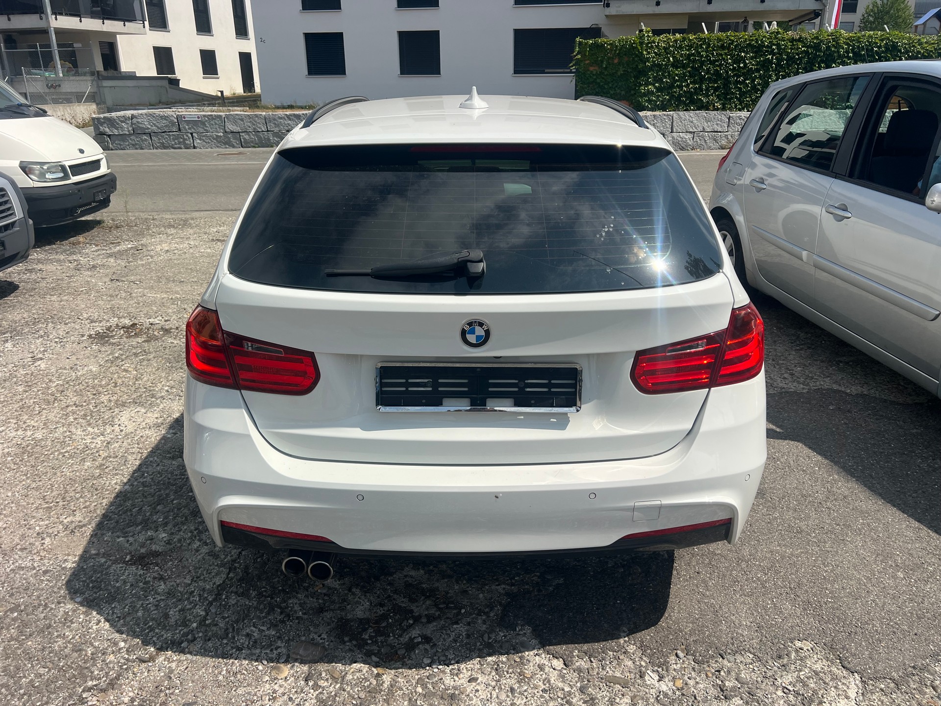 BMW 330d xDrive Touring Modern Line Steptronic-image-3