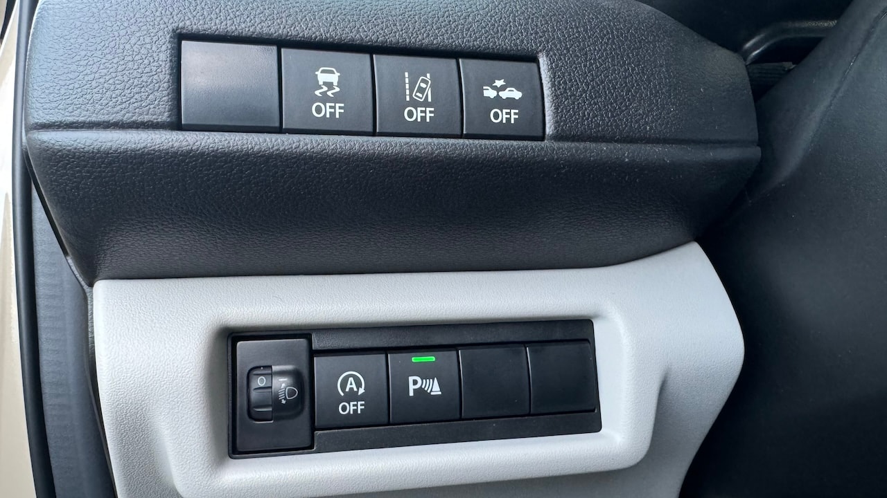 SUZUKI NEW SWIFT 1.2 COMPACT TOP HYBRID 4X4-image-28