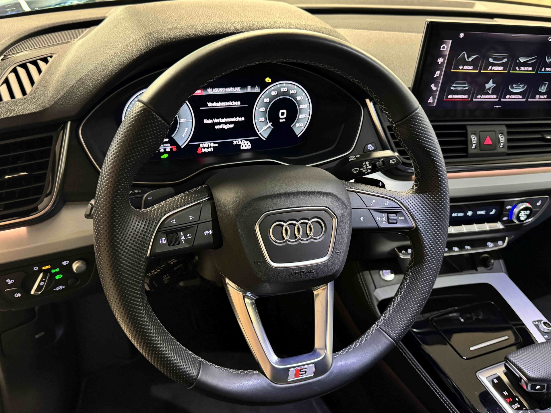 AUDI Q5 55 TFSI e PHEV S line quattro S-tronic-image-10