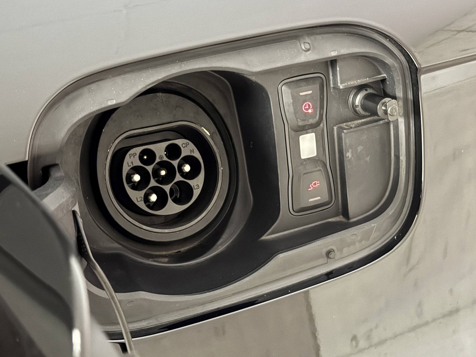 AUDI Q5 55 TFSI e PHEV S line quattro S-tronic-image-15