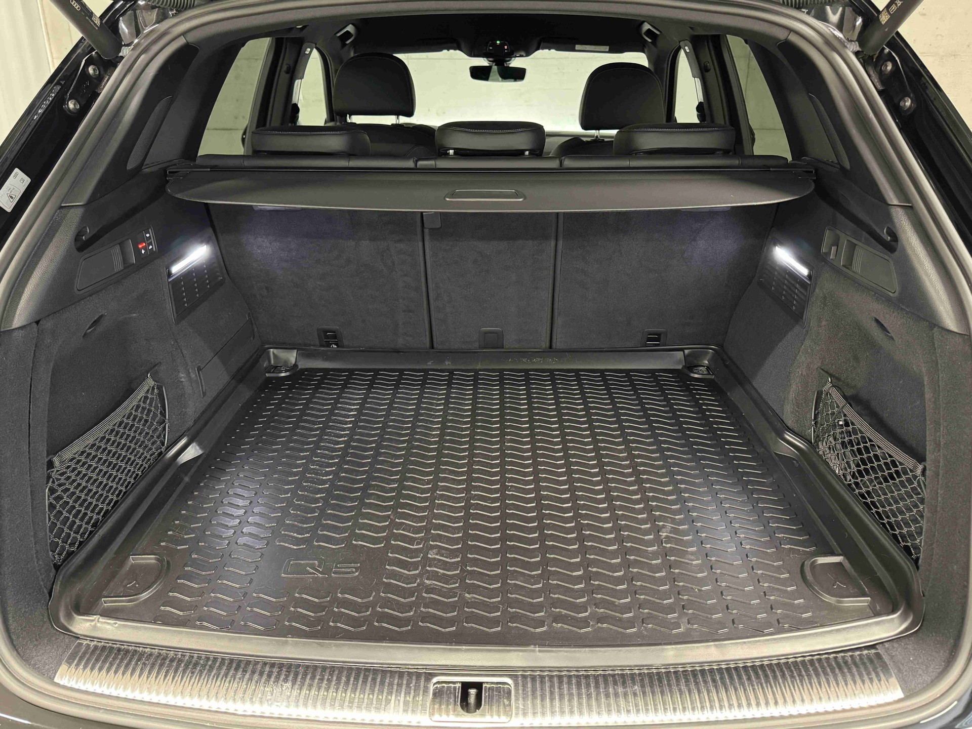 AUDI Q5 55 TFSI e PHEV S line quattro S-tronic-image-14