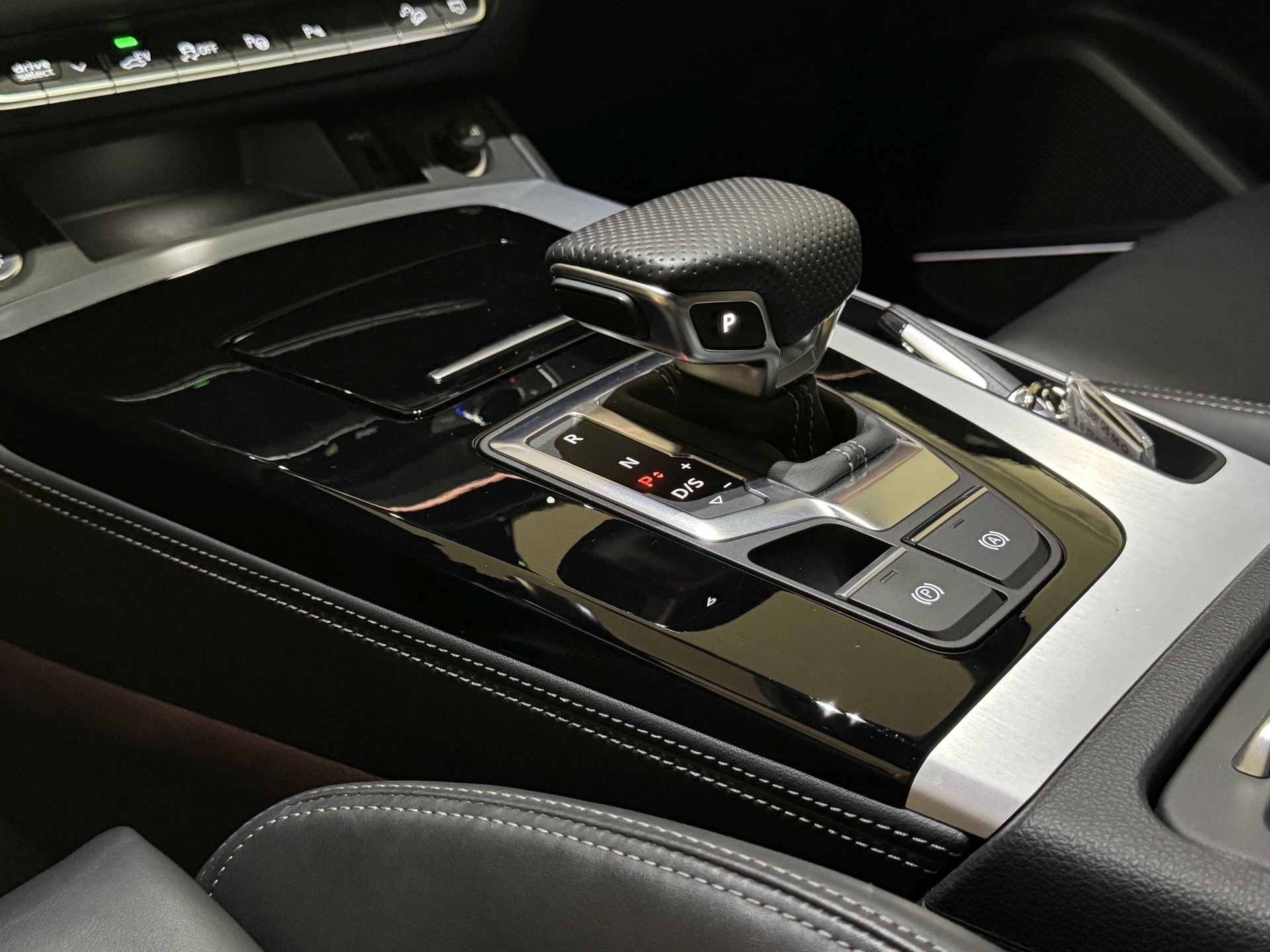 AUDI Q5 55 TFSI e PHEV S line quattro S-tronic-image-9