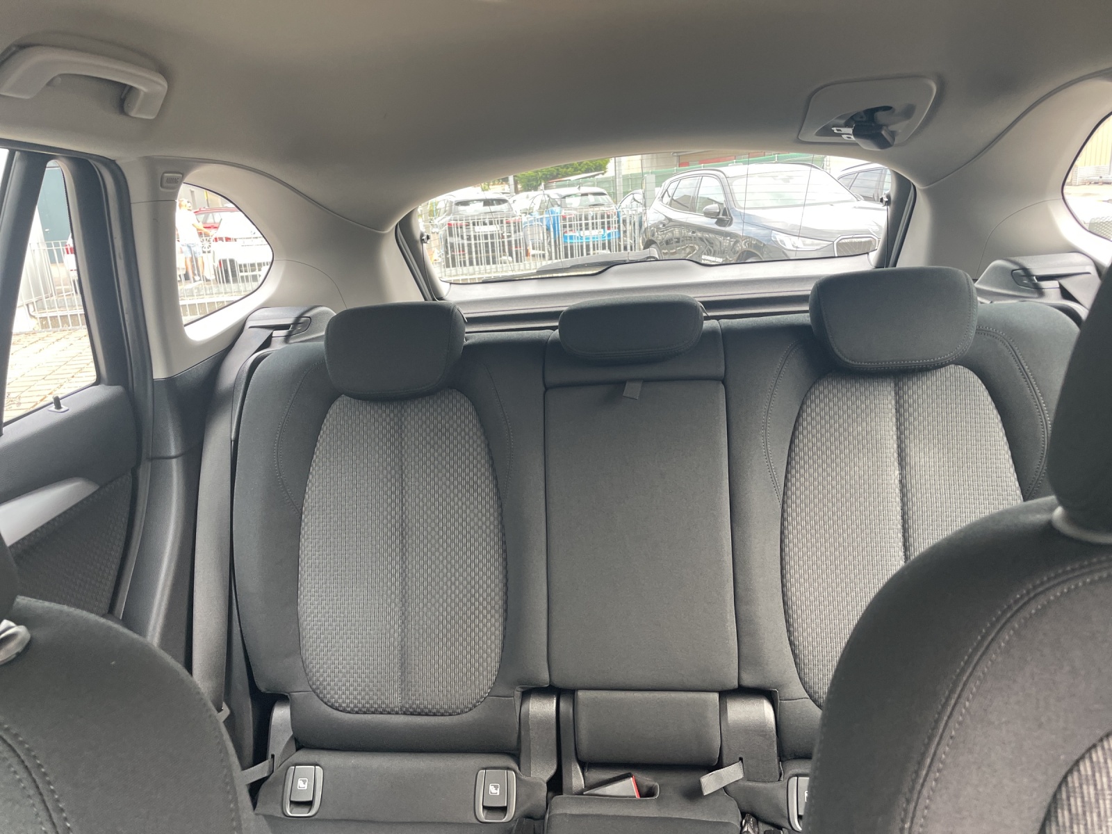 BMW X1 sDrive 18i-image-19