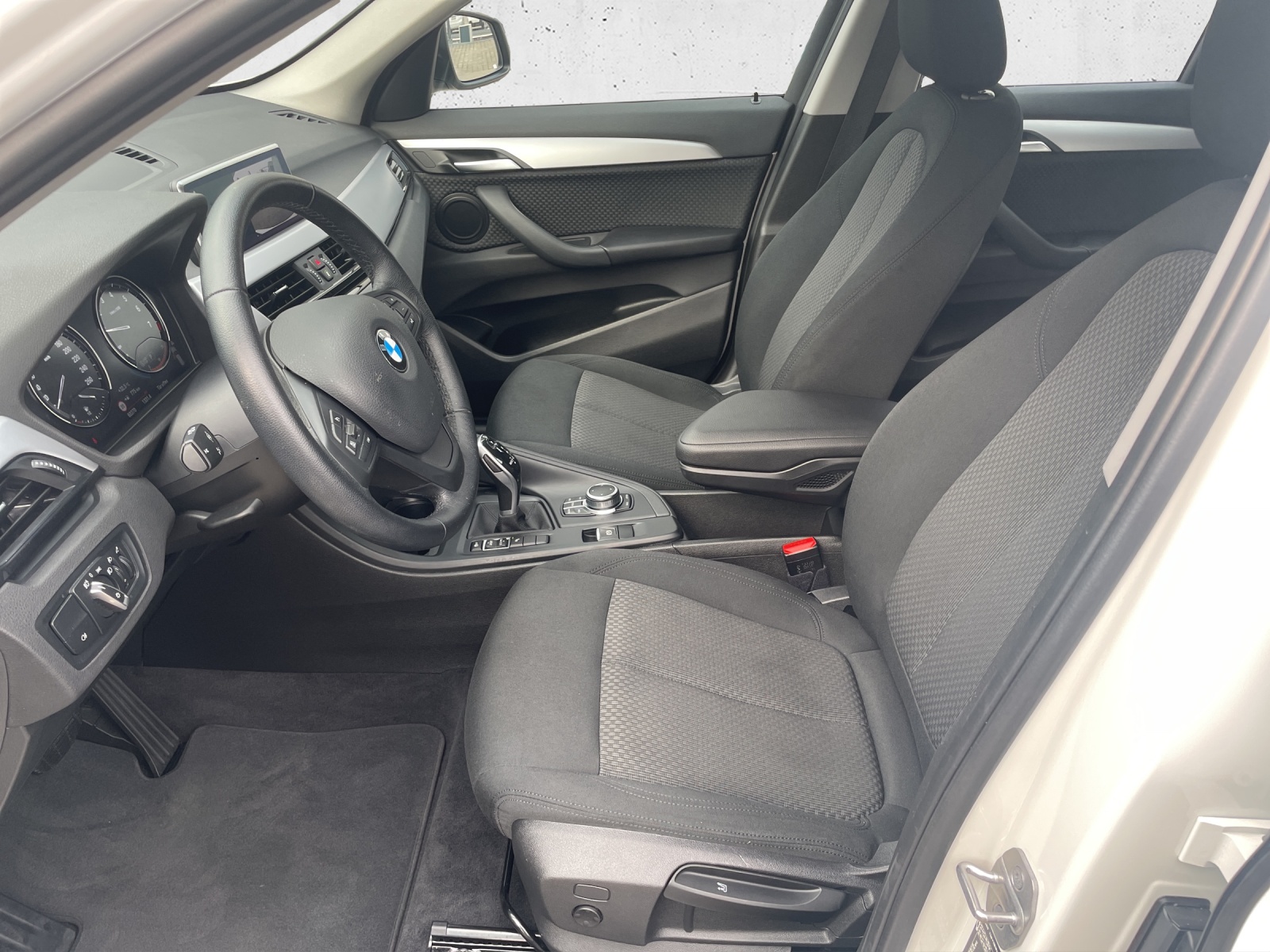 BMW X1 sDrive 18i-image-9