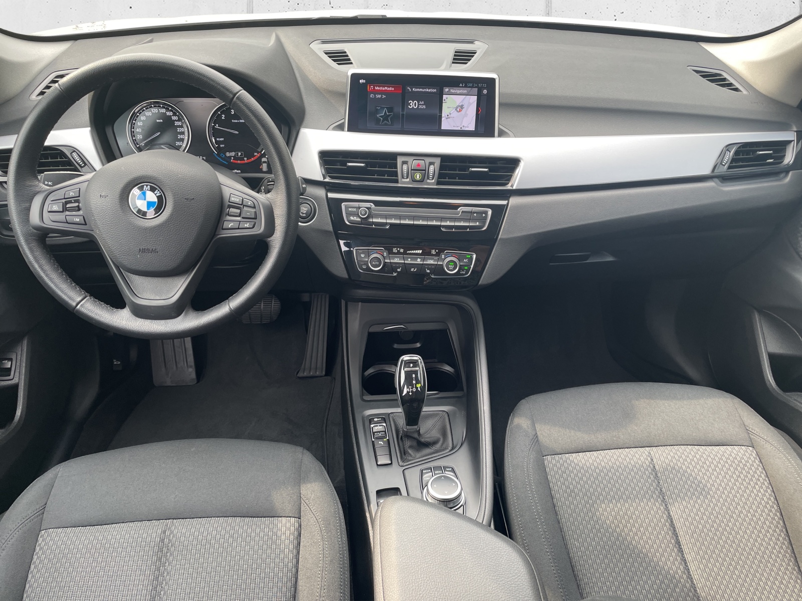 BMW X1 sDrive 18i-image-14