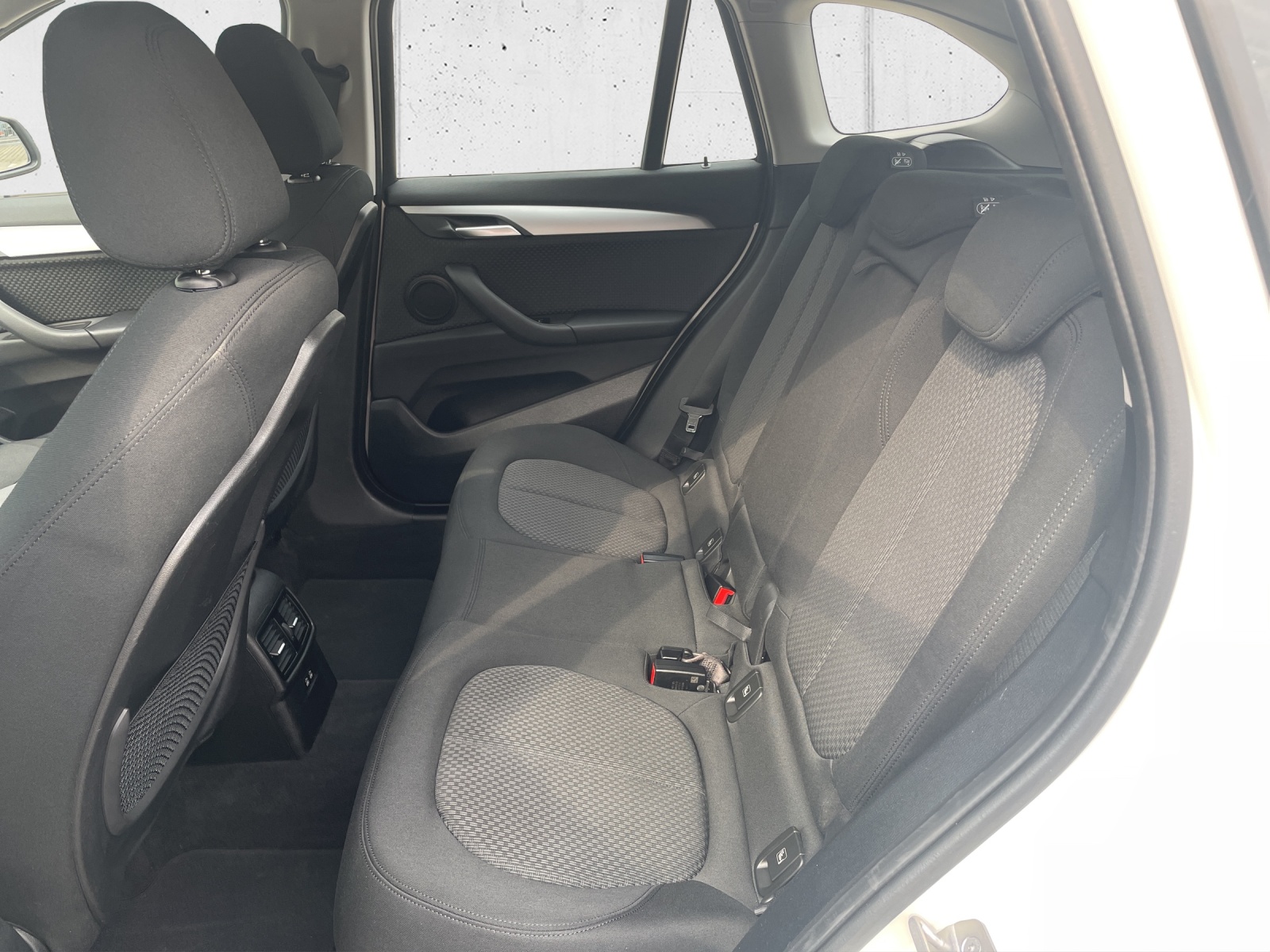 BMW X1 sDrive 18i-image-13