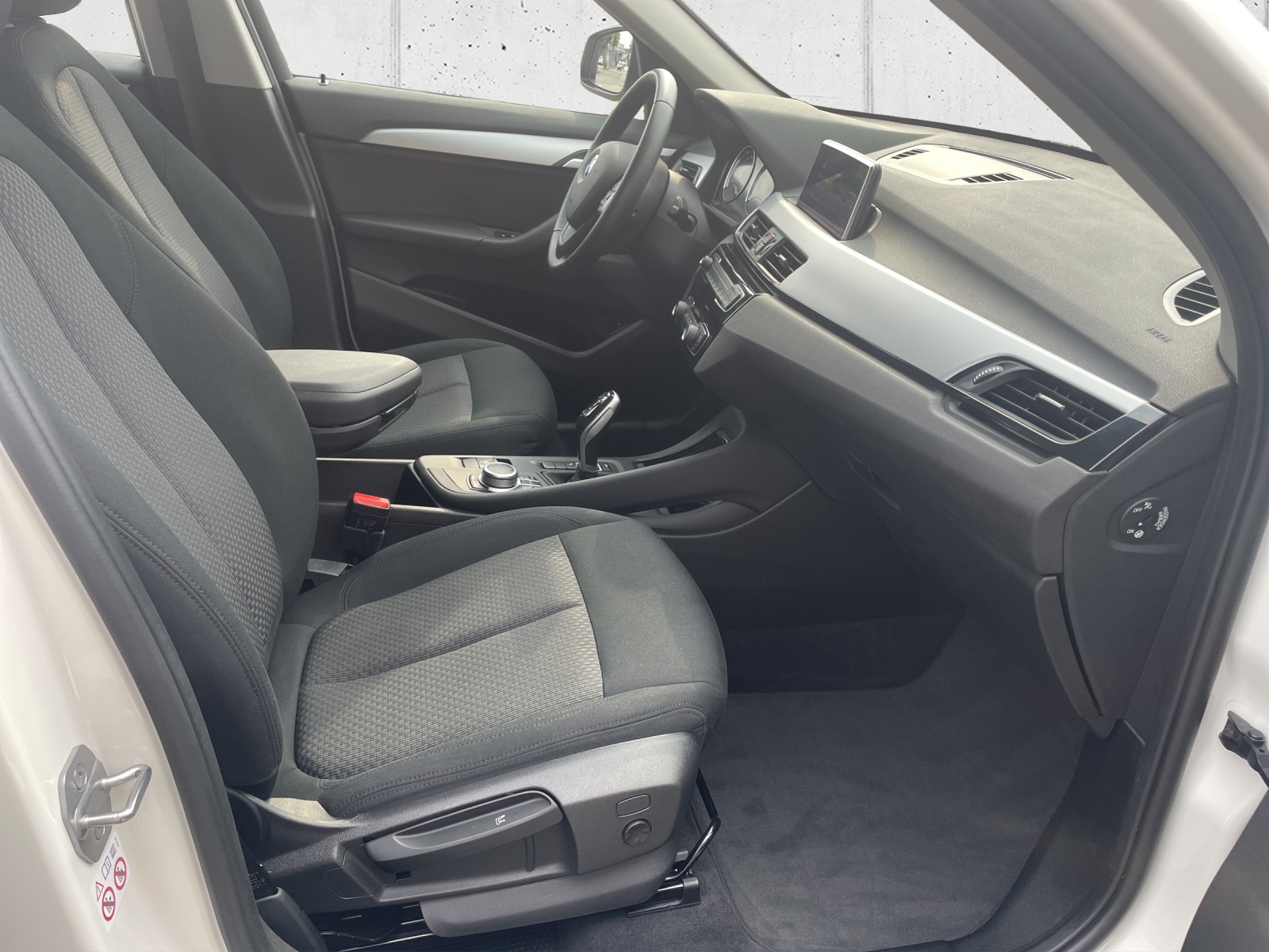 BMW X1 sDrive 18i-image-16