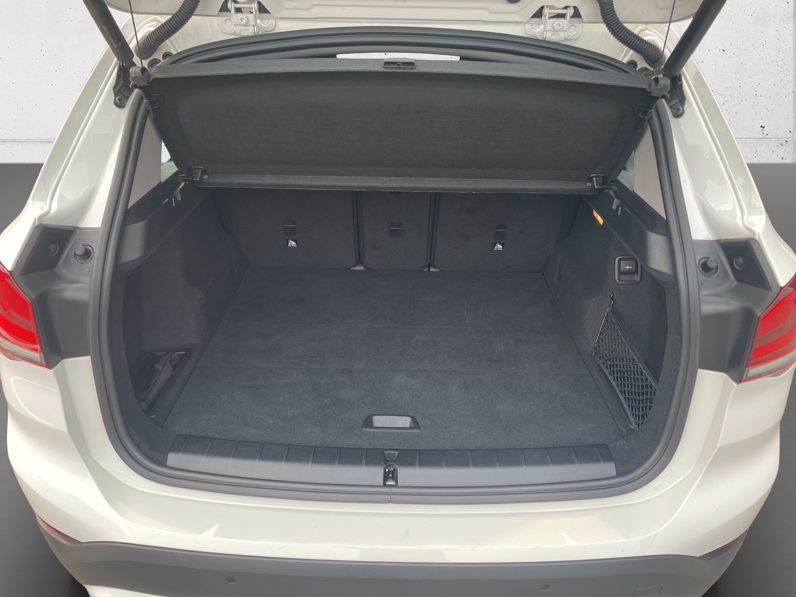 BMW X1 sDrive 18i-image-15