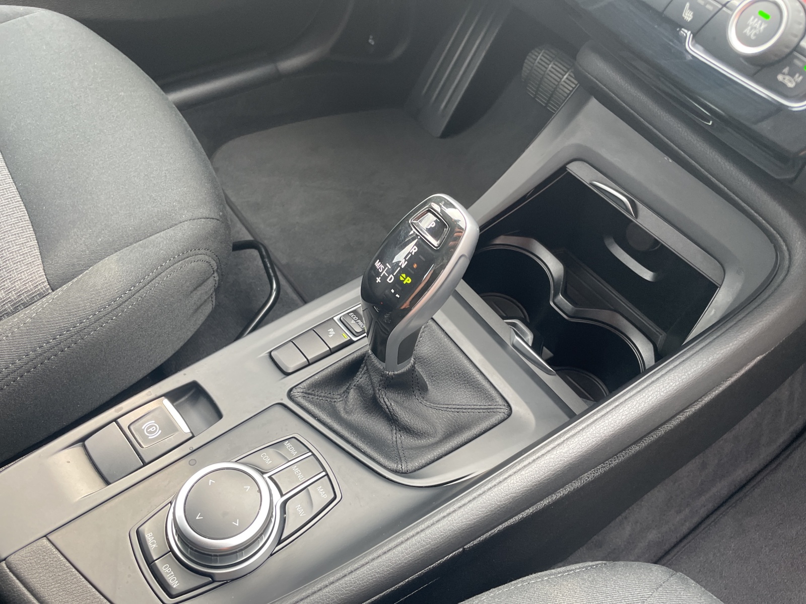 BMW X1 sDrive 18i-image-17