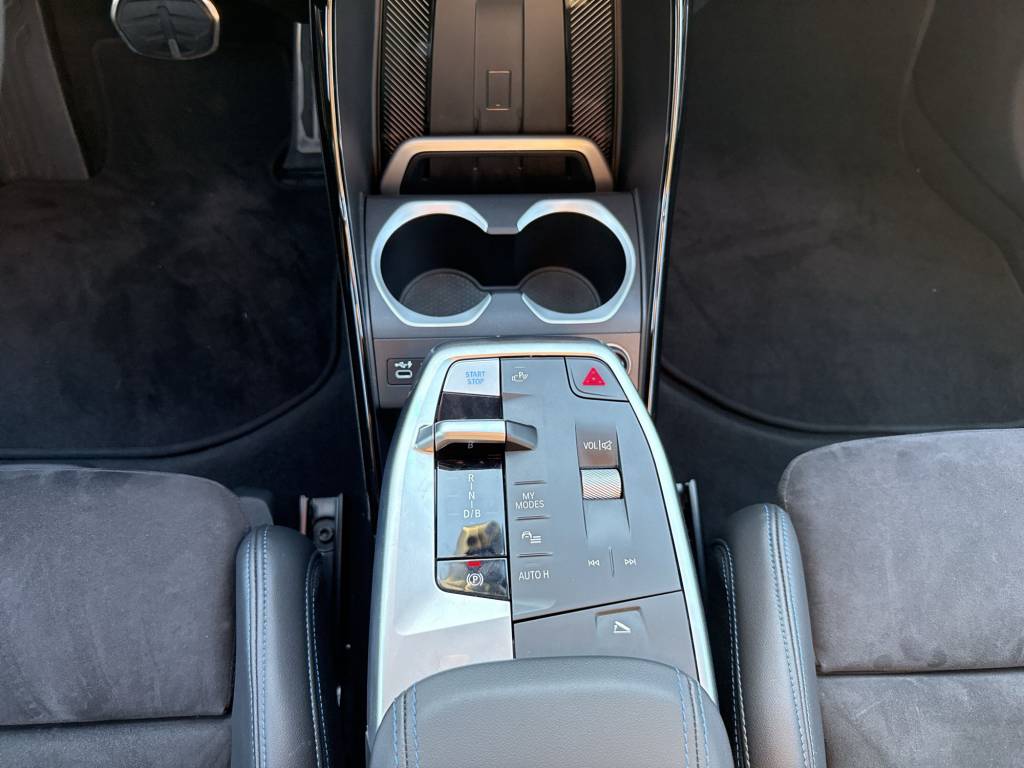 BMW iX2 eDrive 20 M Sport Pro-image-13