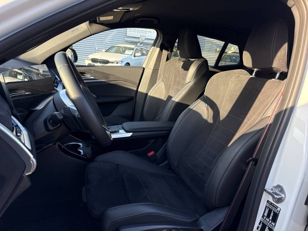 BMW iX2 eDrive 20 M Sport Pro-image-10