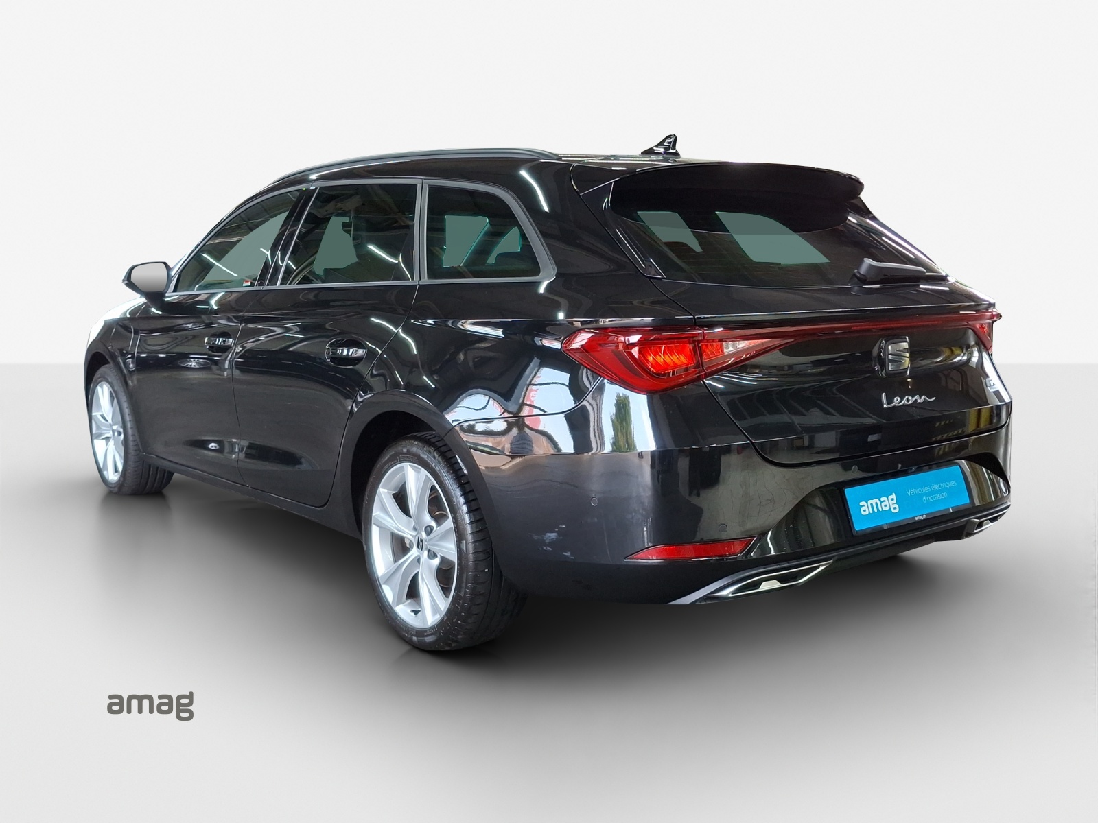 SEAT Leon ST 1.5 eHybrid pHEV DSG FR-image-2