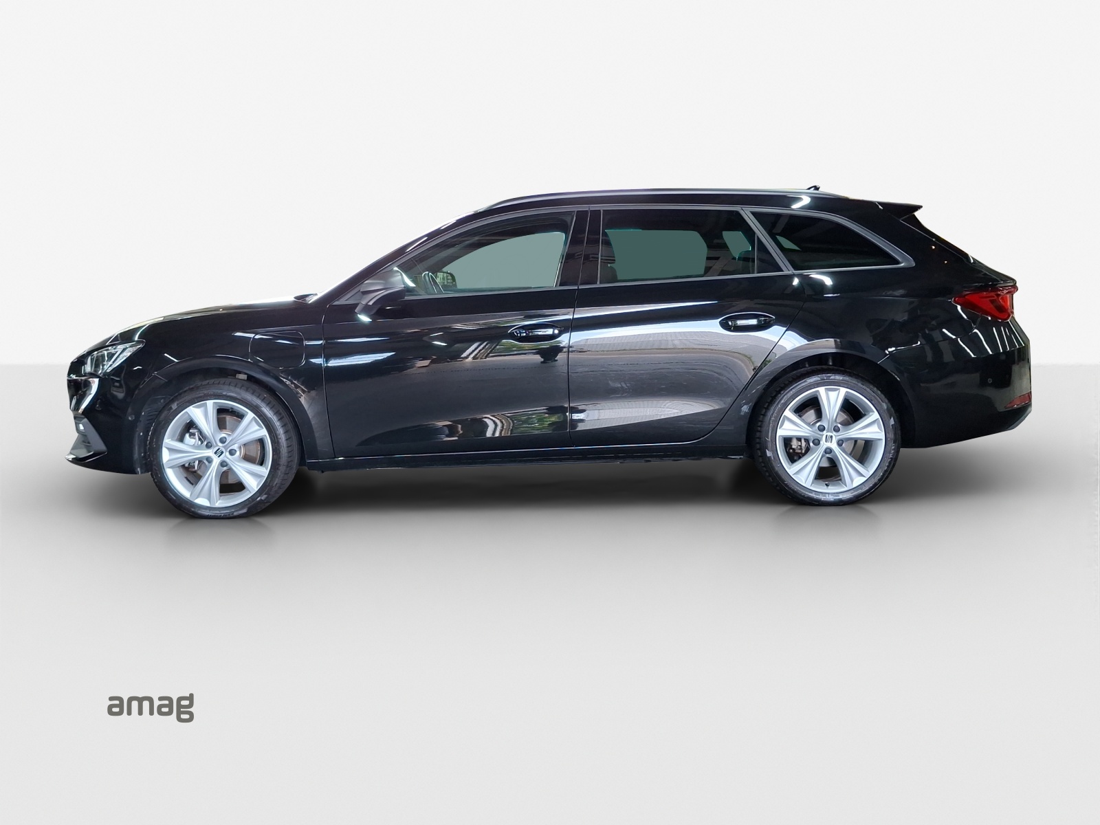 SEAT Leon ST 1.5 eHybrid pHEV DSG FR-image-1