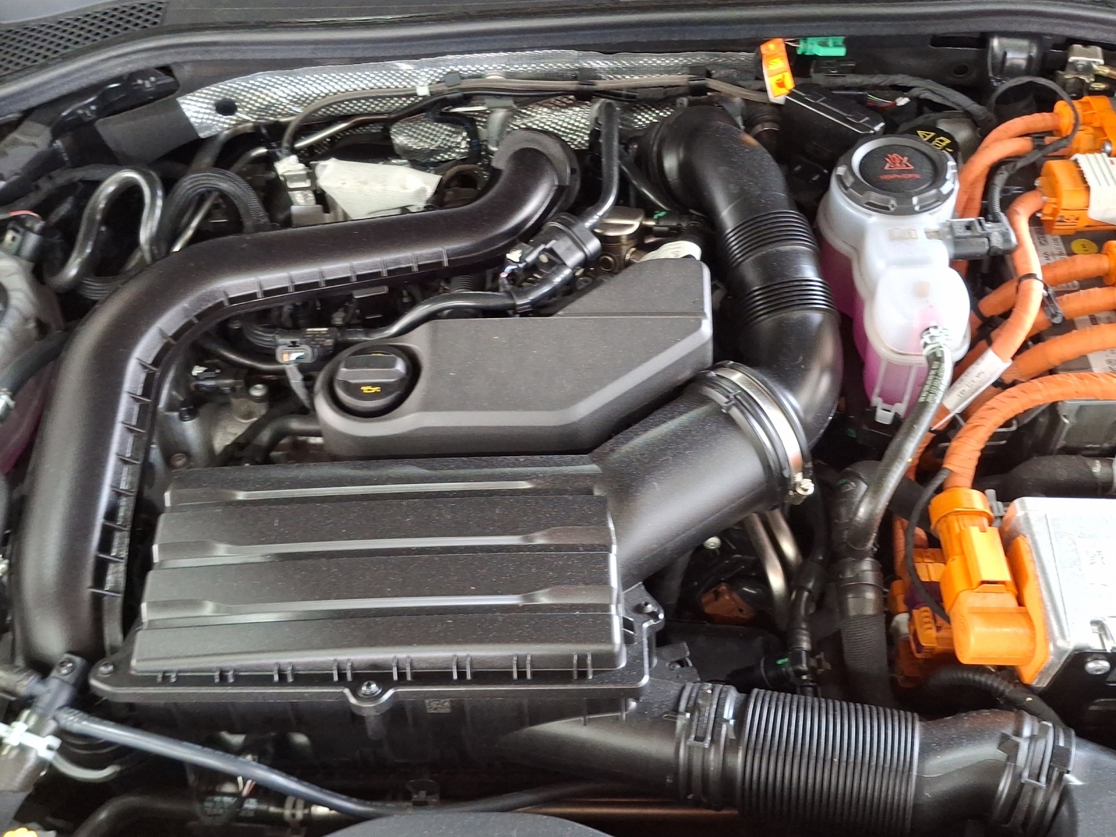 SEAT Leon ST 1.5 eHybrid pHEV DSG FR-image-15