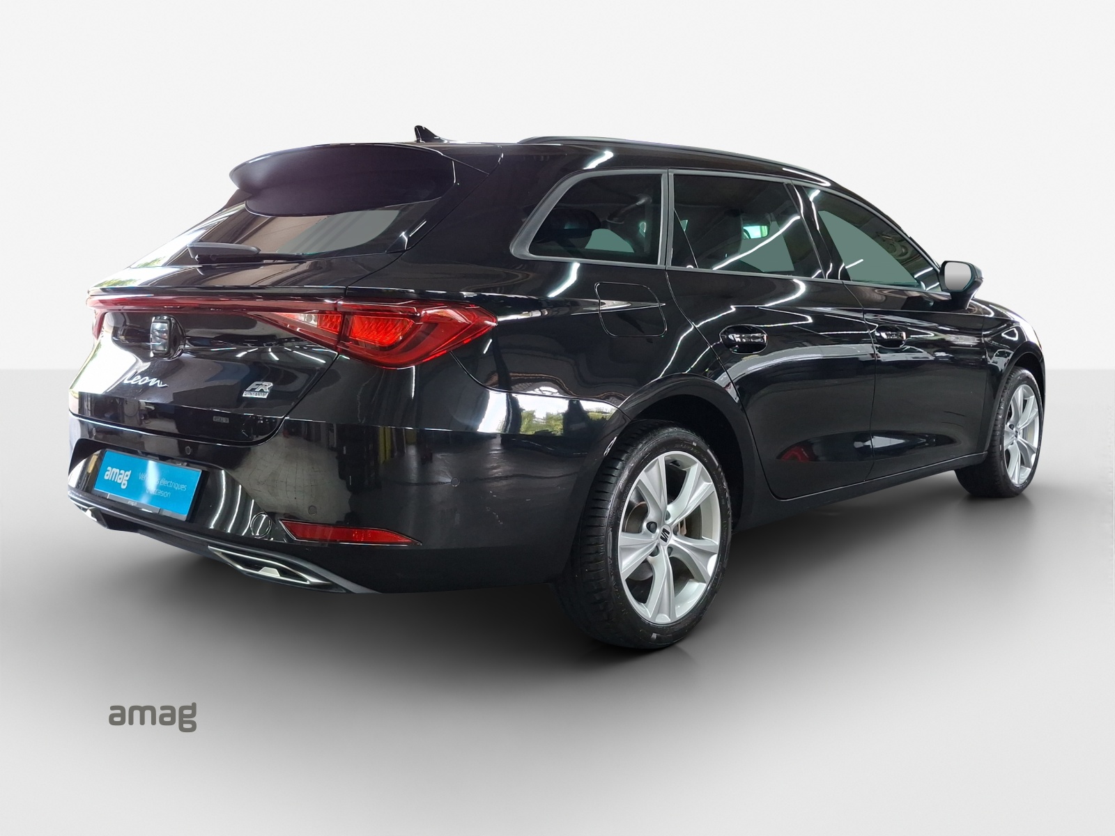 SEAT Leon ST 1.5 eHybrid pHEV DSG FR-image-4