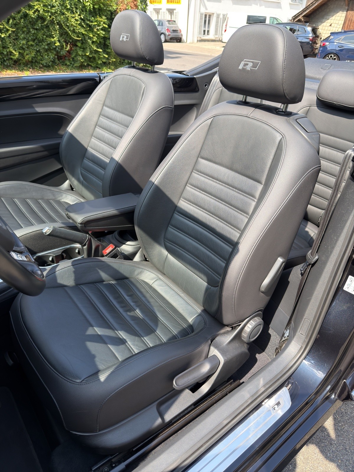VW Beetle Cabrio 2.0 TSI BMT Sport DSG-image-9