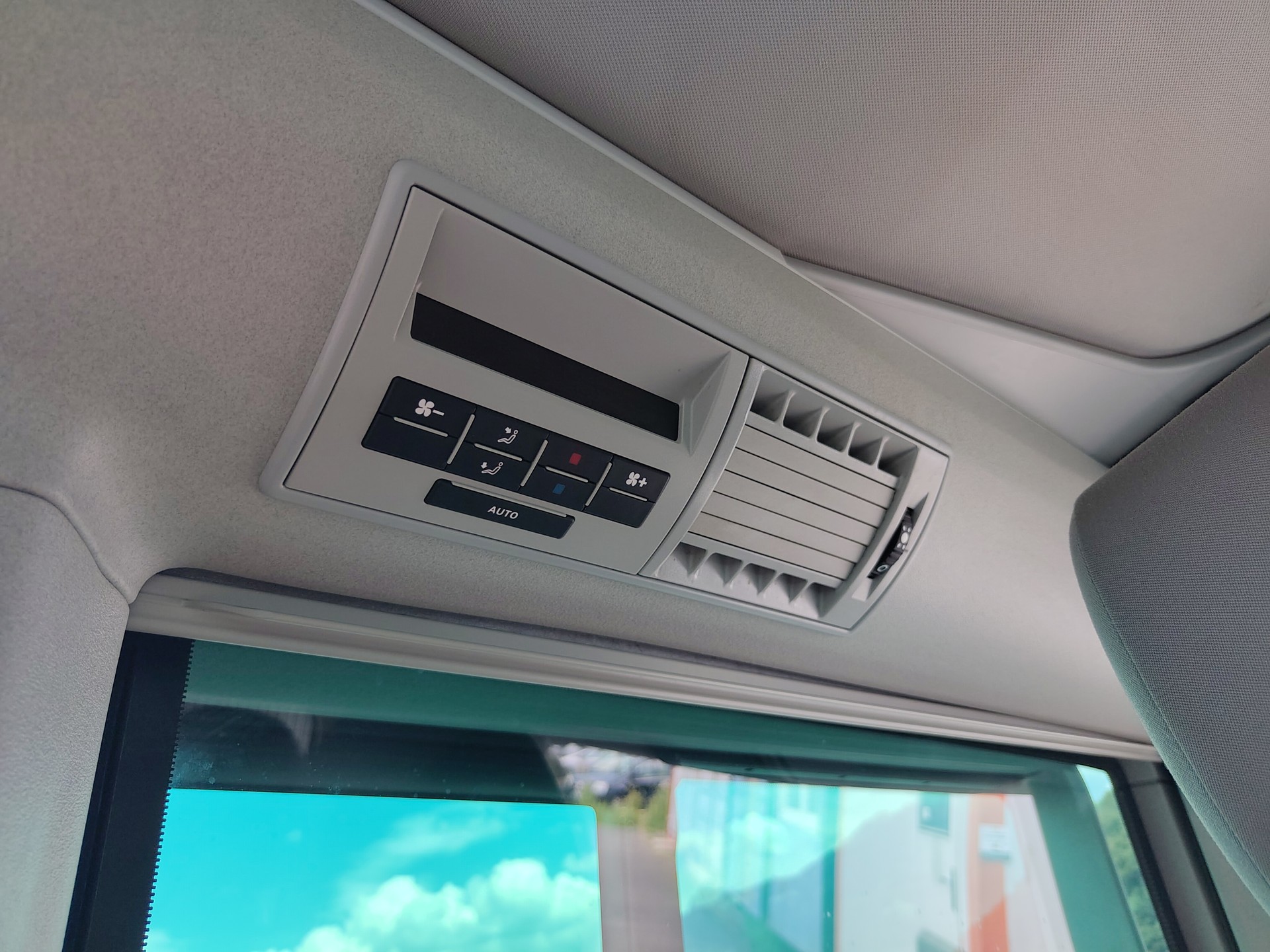 VW T5 California 2.0 TDI Comfortline 4Motion-image-12
