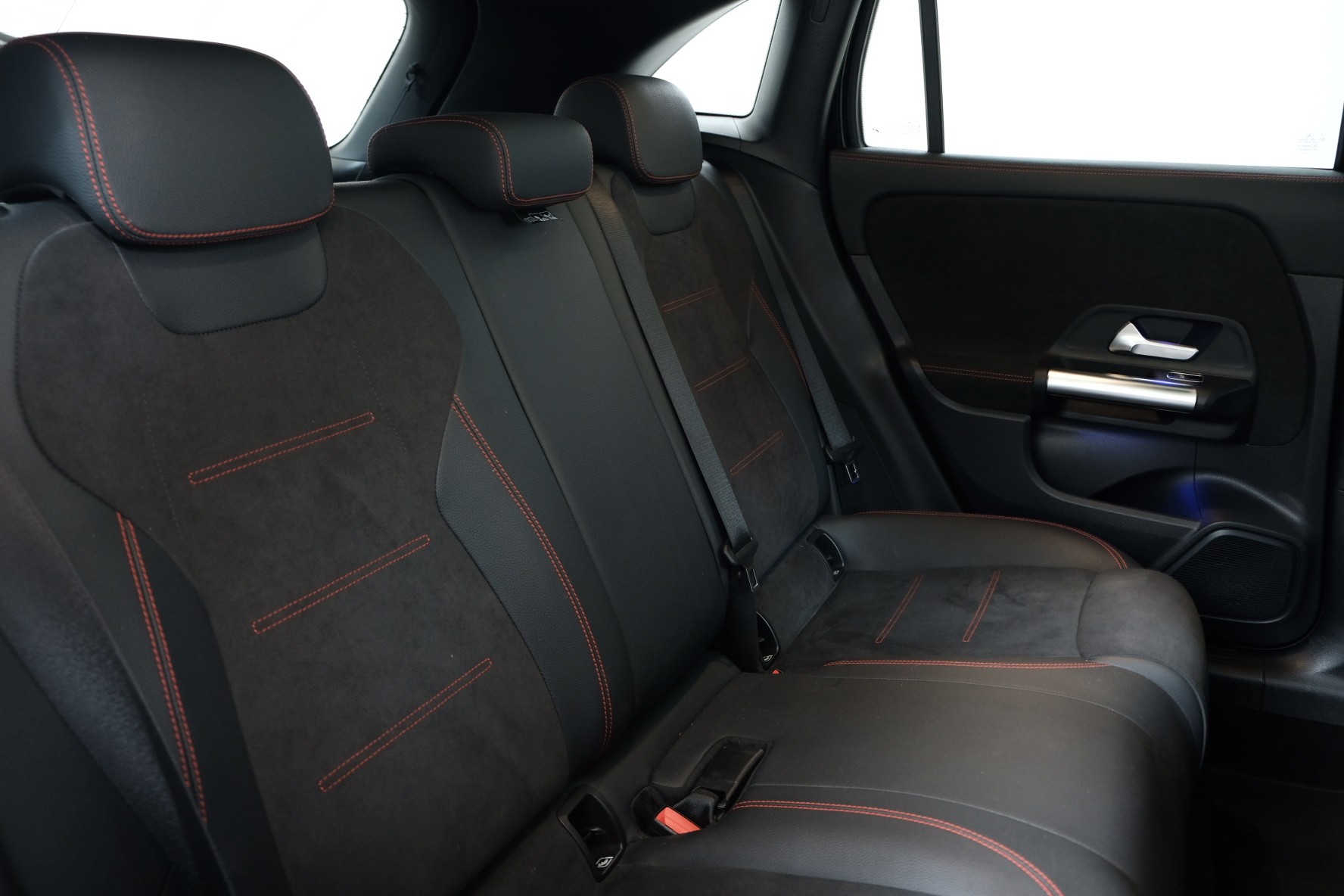 MERCEDES-BENZ GLA 250 4Matic AMG Line 8G-DCT-image-11