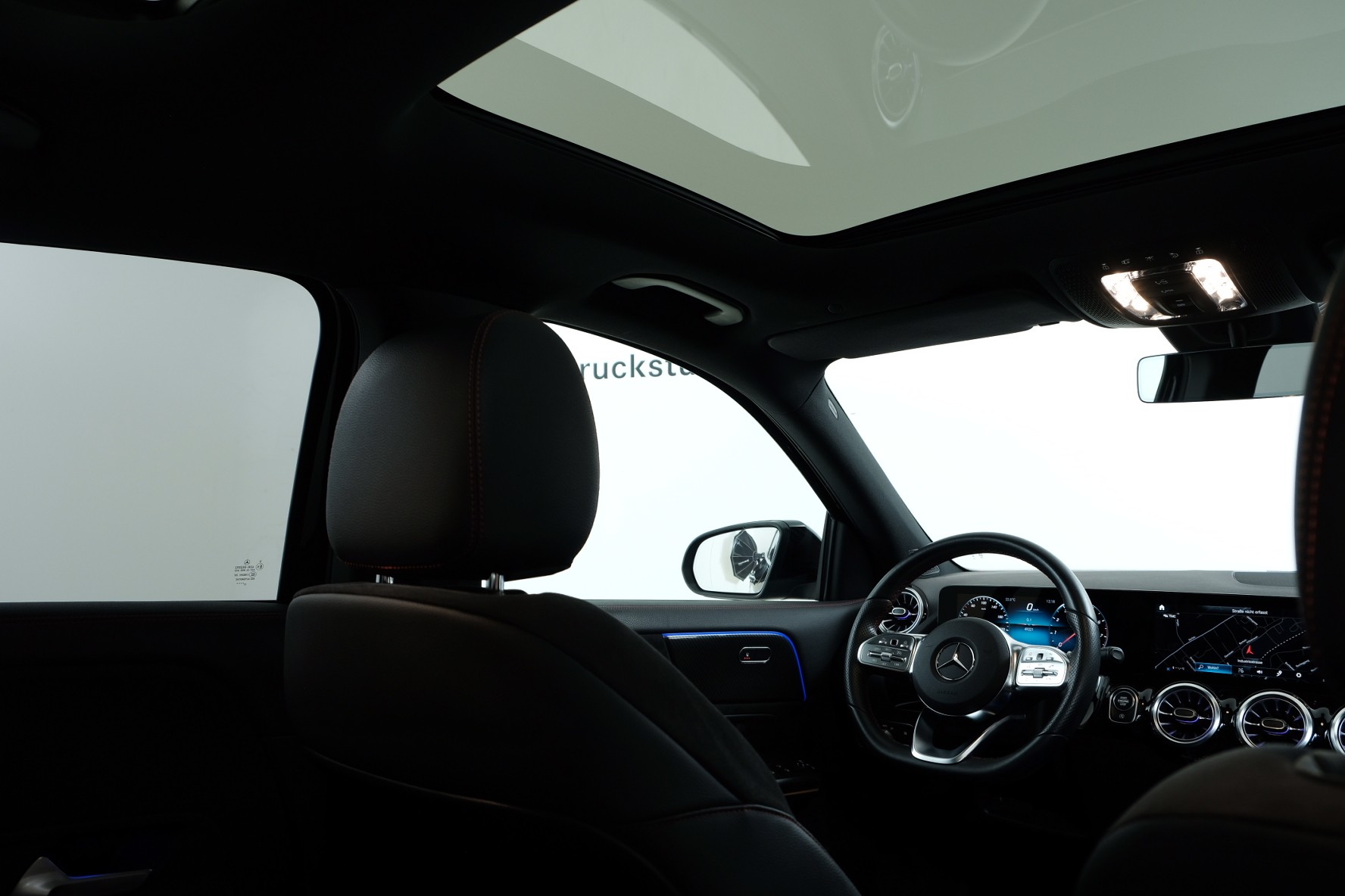 MERCEDES-BENZ GLA 250 4Matic AMG Line 8G-DCT-image-10