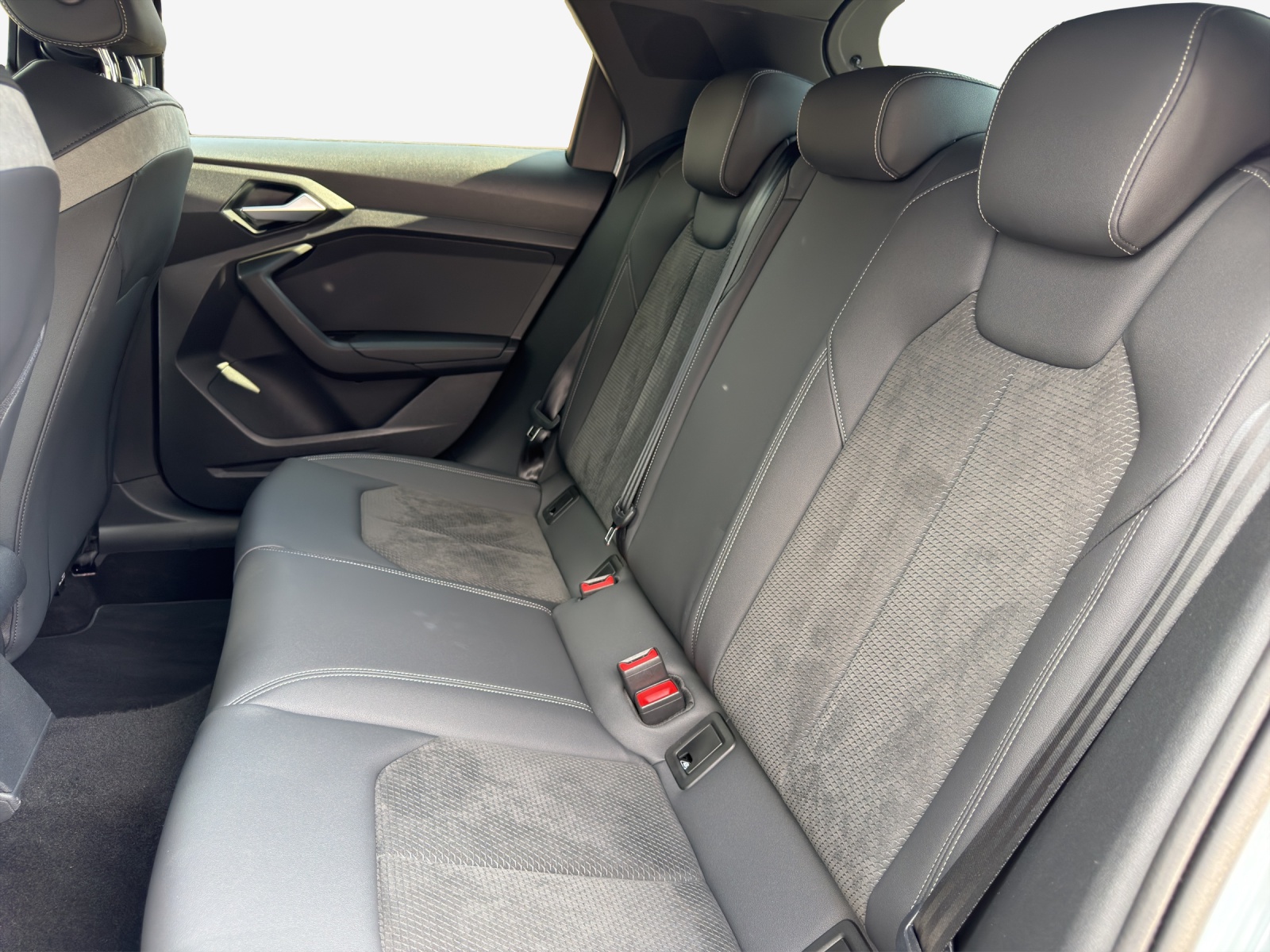 AUDI A1 allstreet 30 TFSI Attraction S-tronic-image-11
