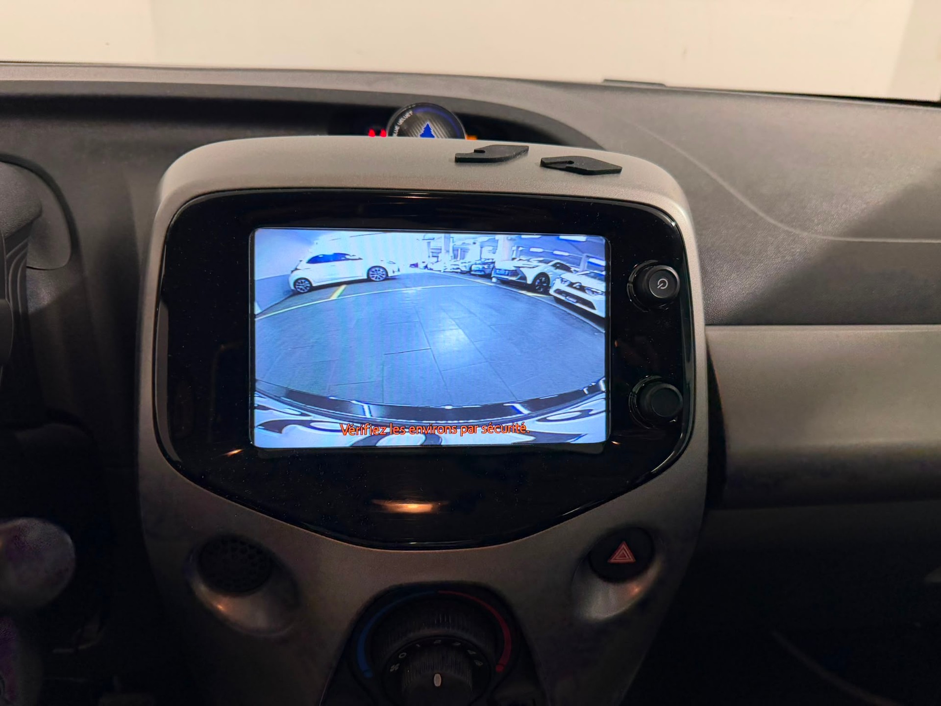 TOYOTA Aygo 1.2 VVT-i x-play-image-2