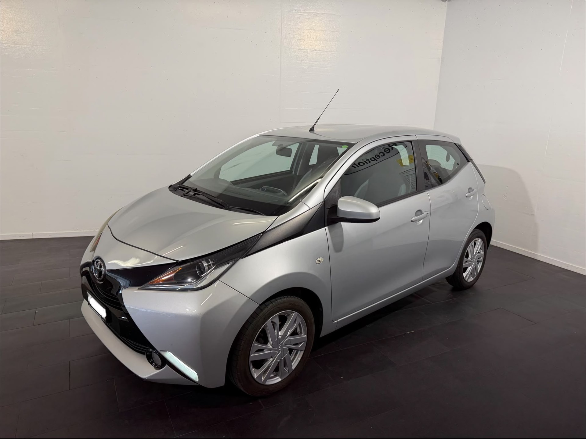 TOYOTA Aygo 1.2 VVT-i x-play-image-0