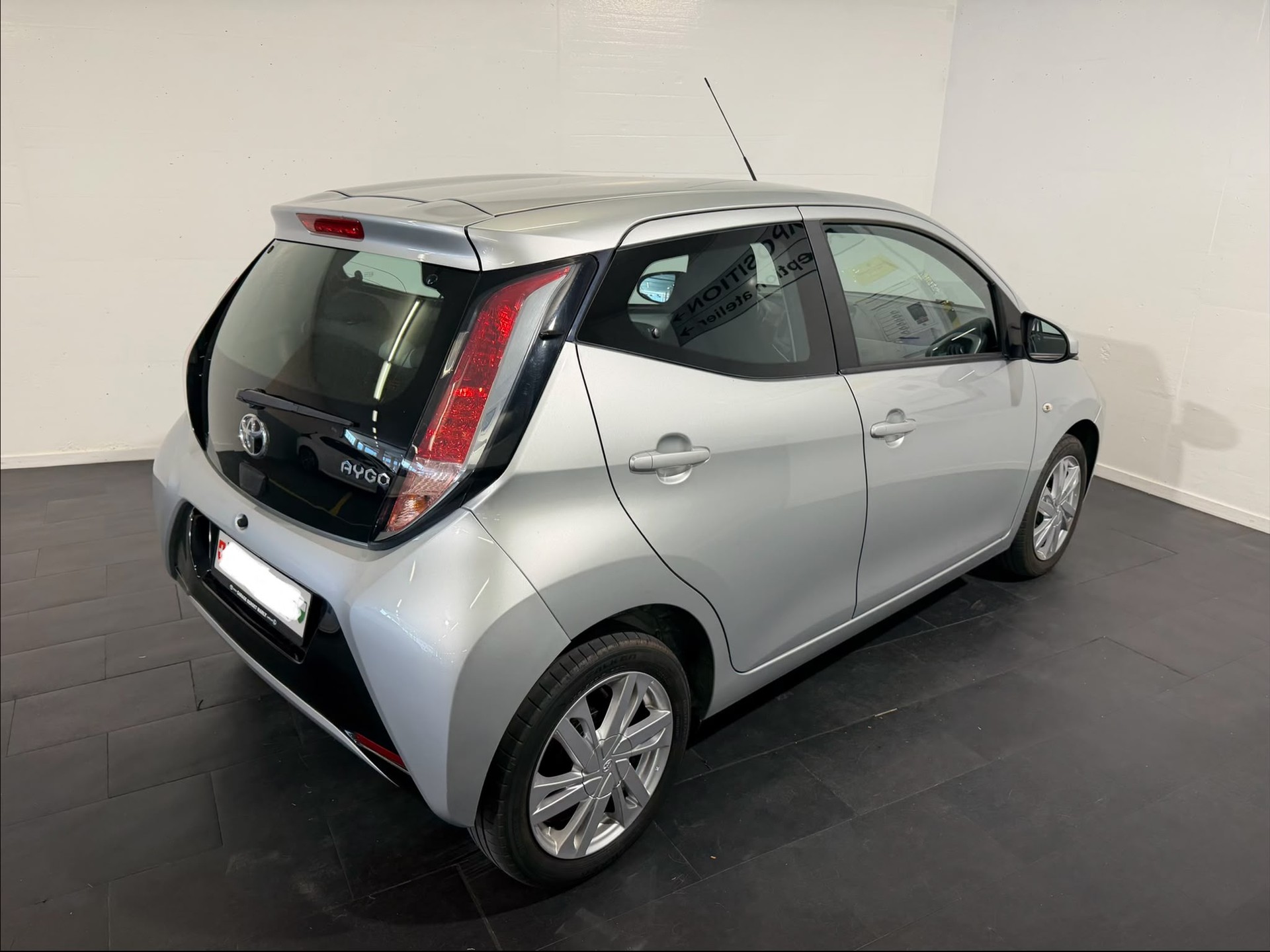 TOYOTA Aygo 1.2 VVT-i x-play-image-1