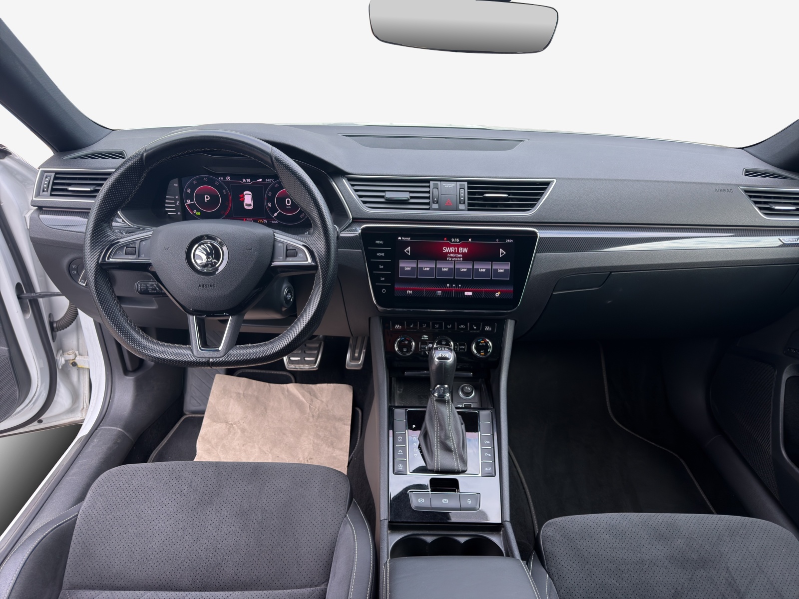 SKODA Superb Combi 2.0 TSI SportLine+ DSG 4x4-image-8