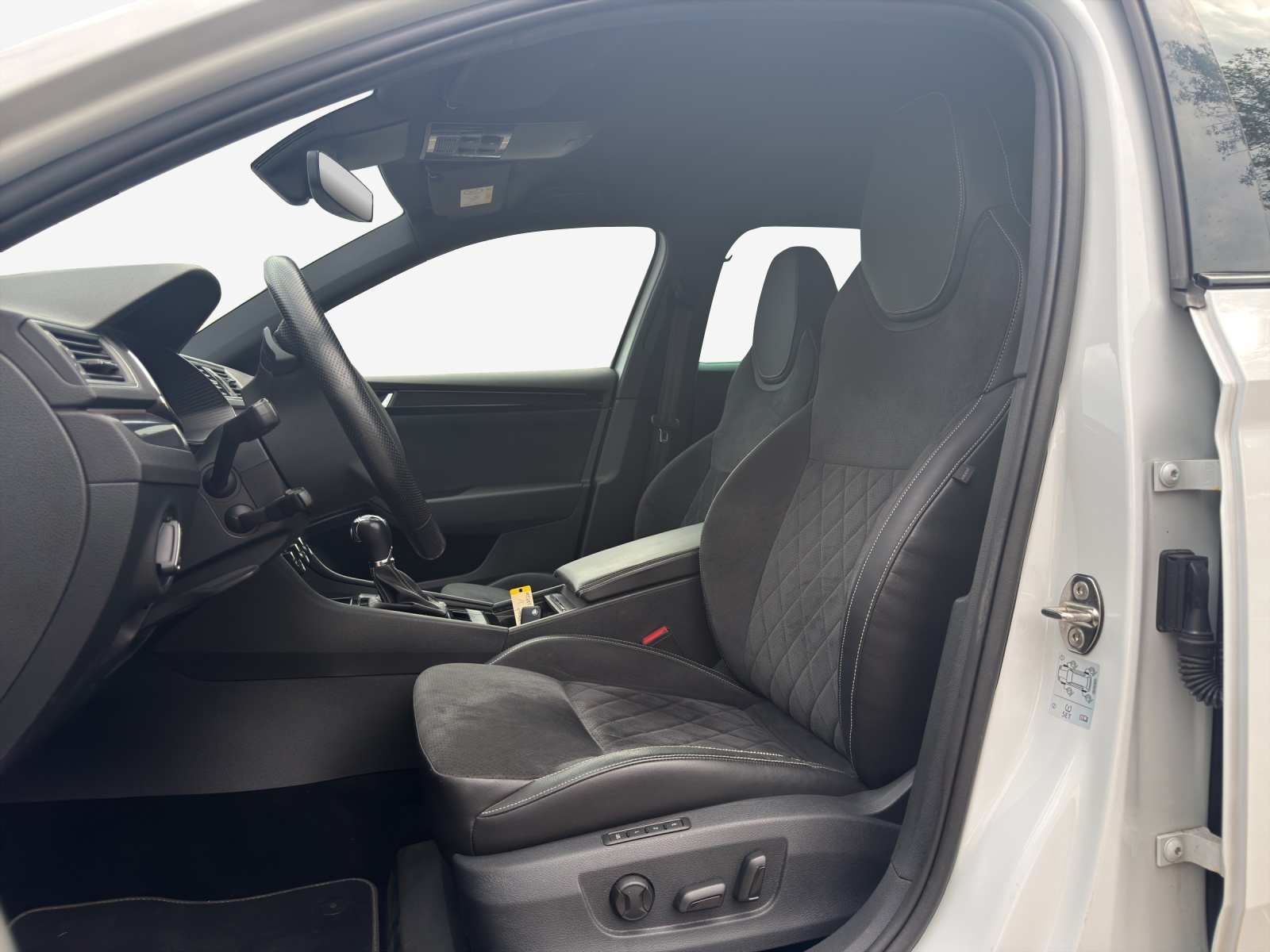 SKODA Superb Combi 2.0 TSI SportLine+ DSG 4x4-image-7
