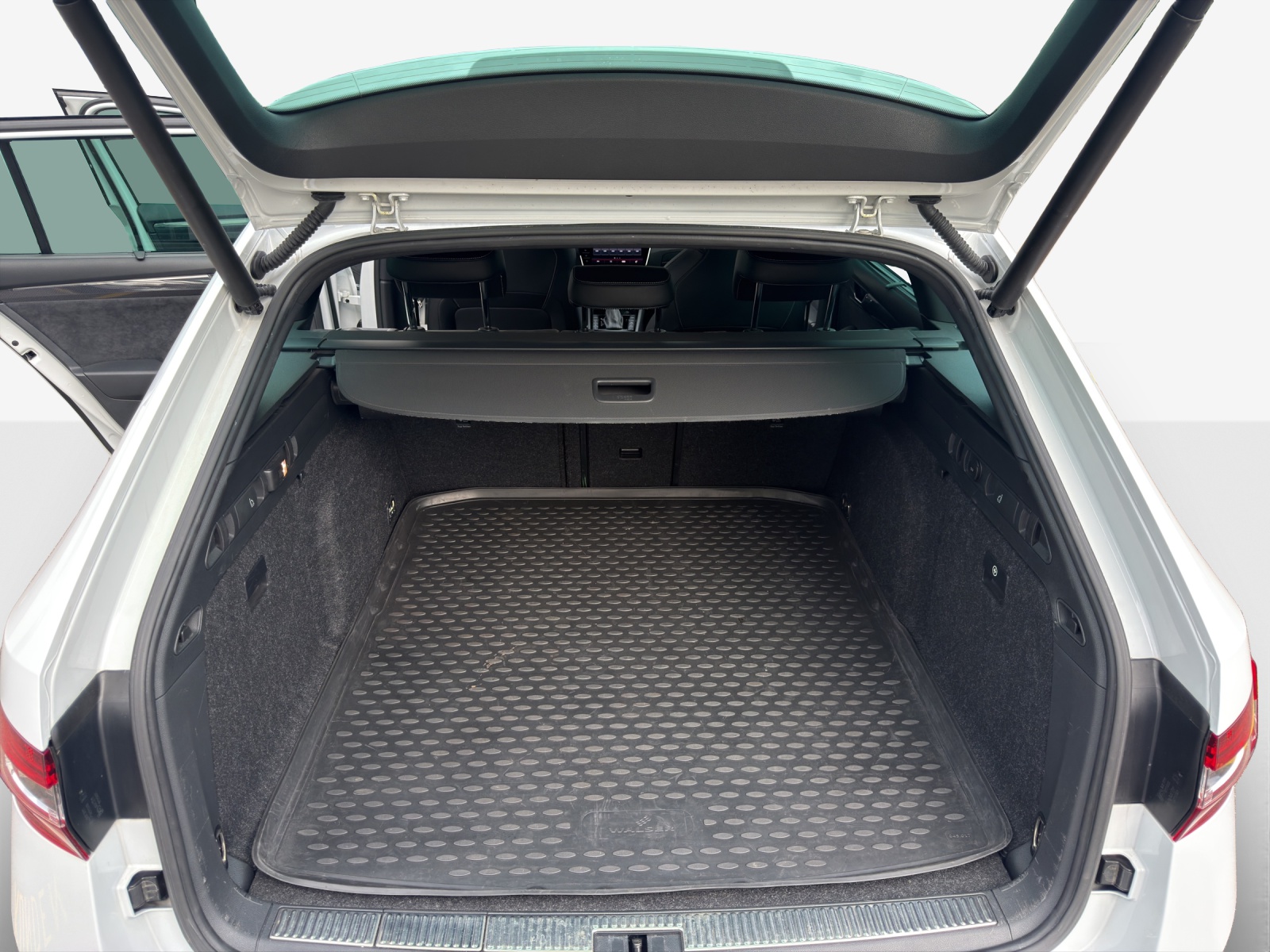 SKODA Superb Combi 2.0 TSI SportLine+ DSG 4x4-image-12