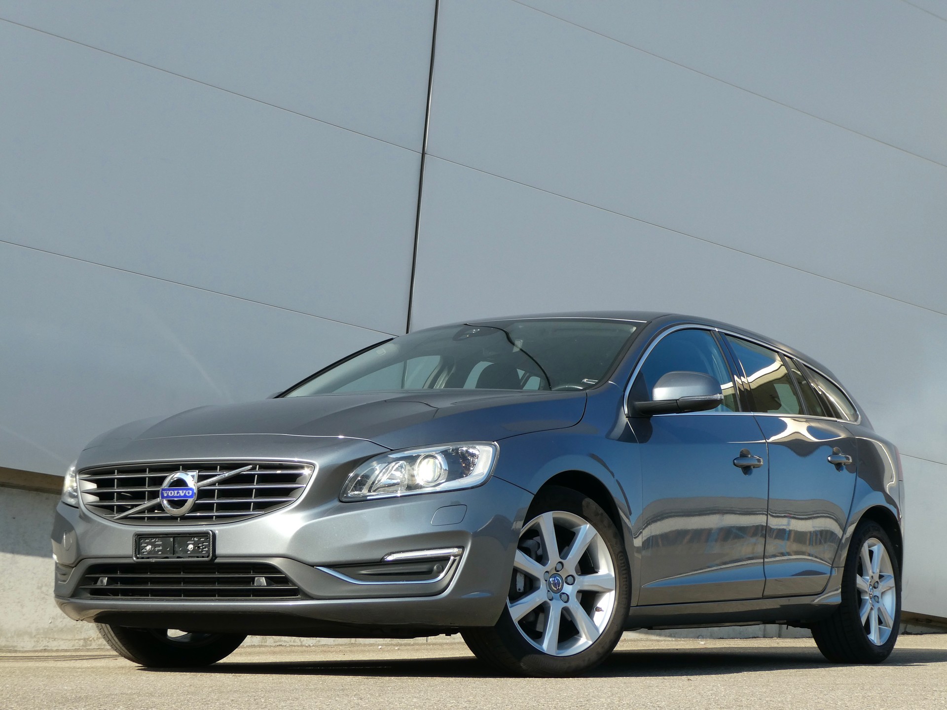 VOLVO V60 D4 AWD Momentum Geartronic-image-0