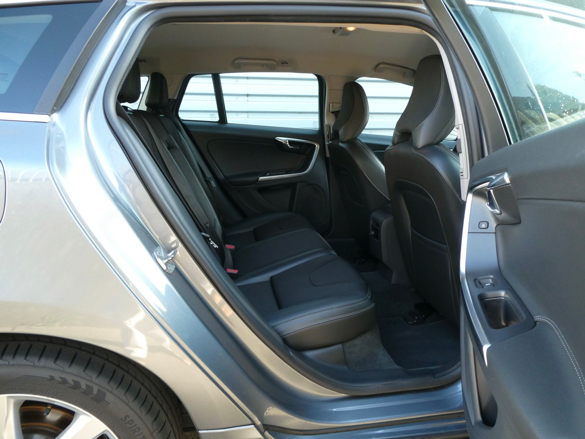 VOLVO V60 D4 AWD Momentum Geartronic-image-10