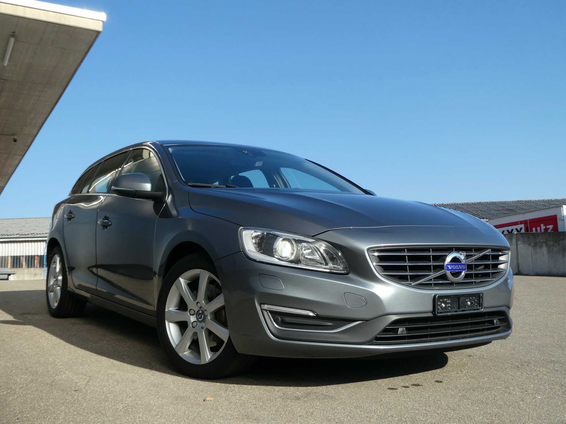 VOLVO V60 D4 AWD Momentum Geartronic-image-6