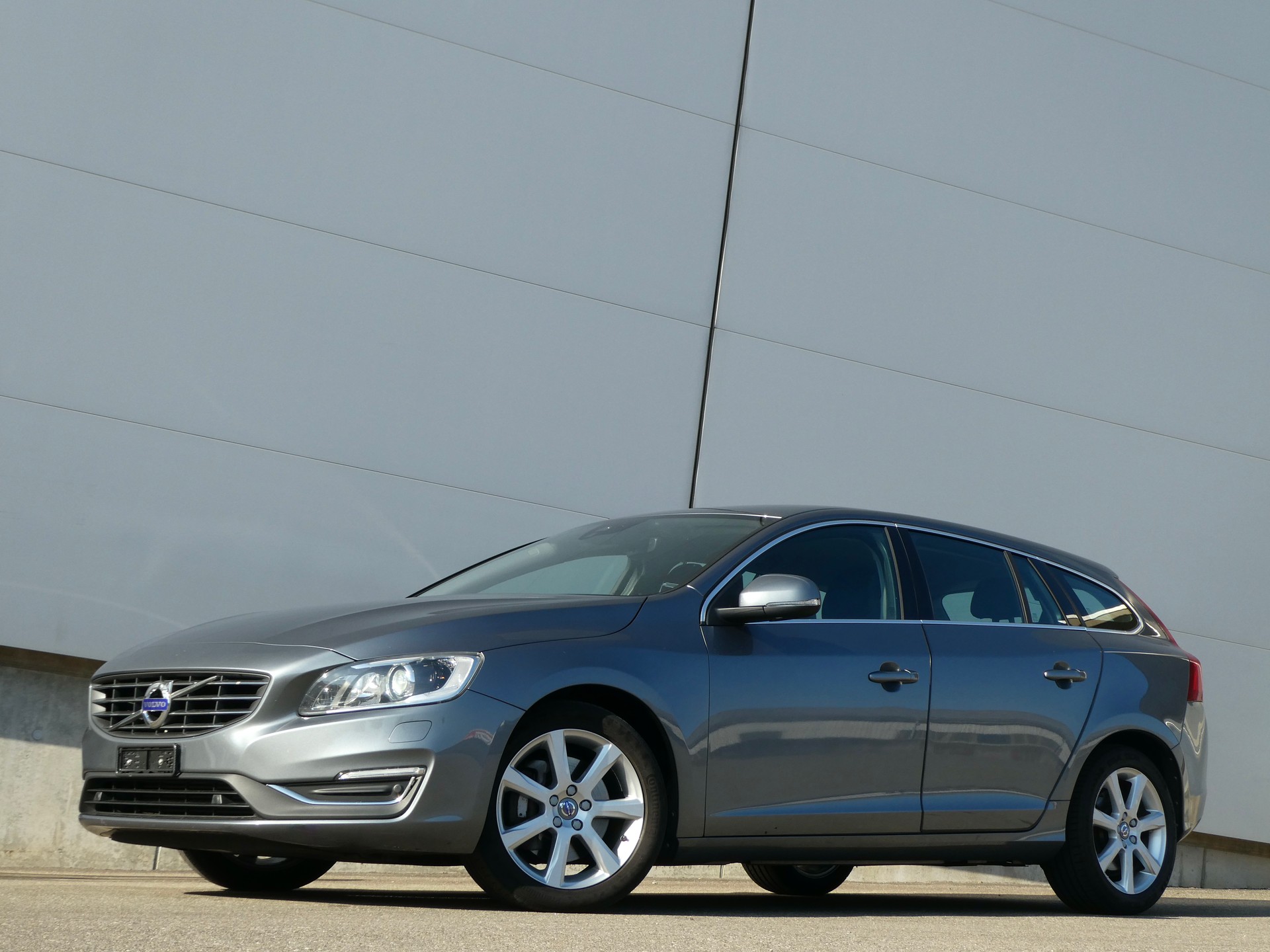VOLVO V60 D4 AWD Momentum Geartronic-image-2