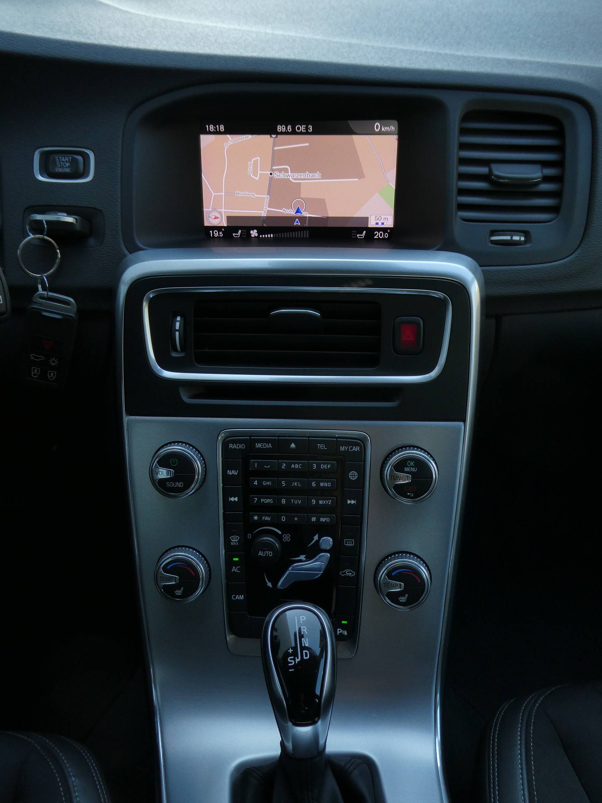 VOLVO V60 D4 AWD Momentum Geartronic-image-12