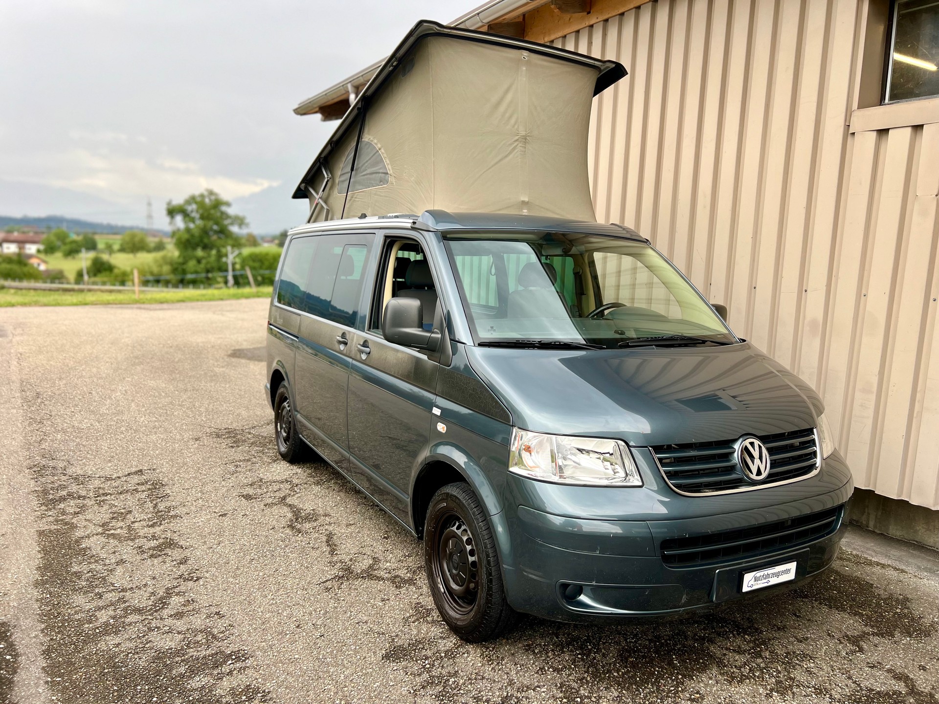 VW T5 1,9 TDi California Beach Comfortline by Nutzfahrzeugcenter Seetal-image-1