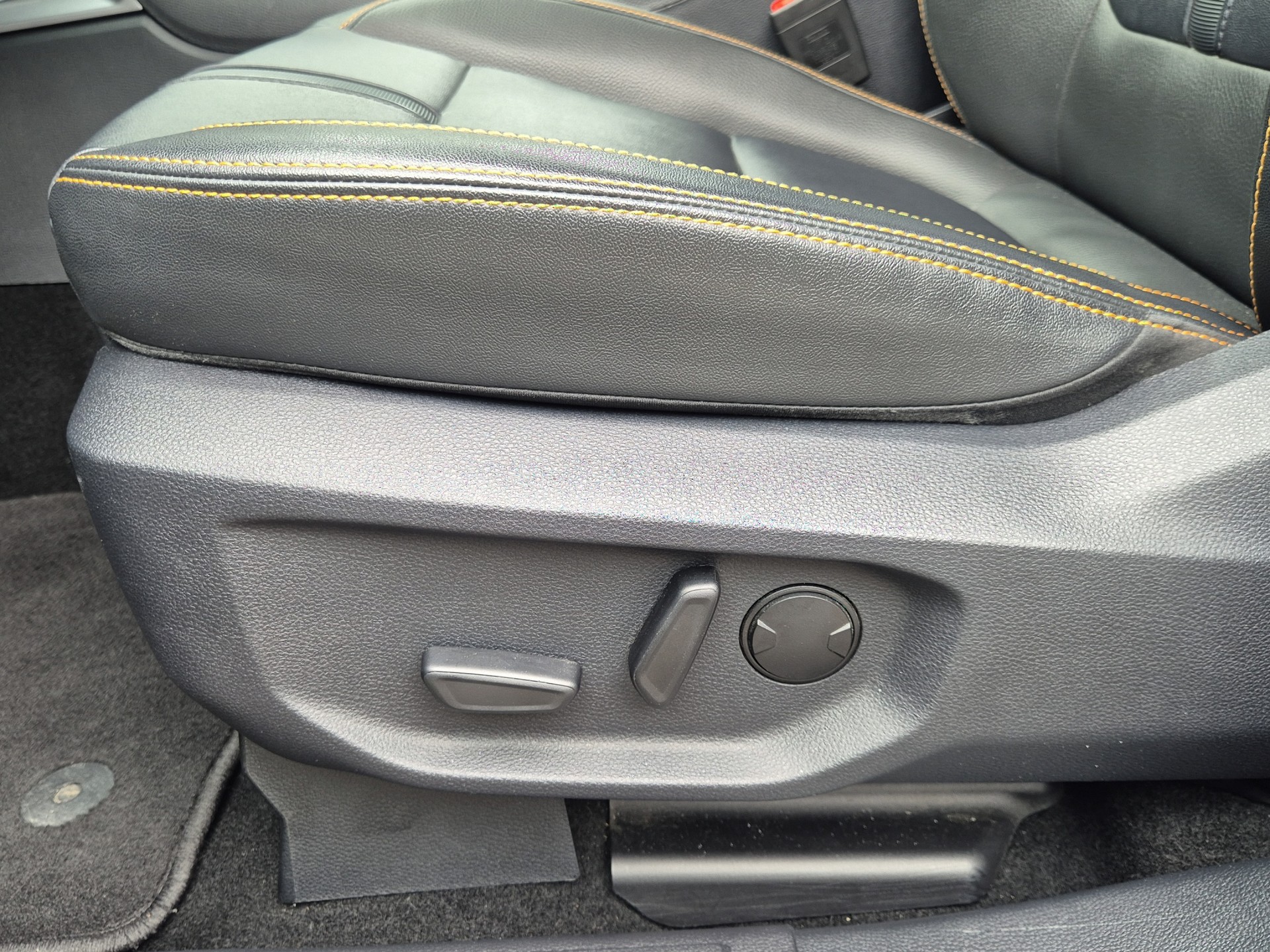 FORD Ranger Wildtrak 3.0 Eco Blue e-4WD Automat-image-9
