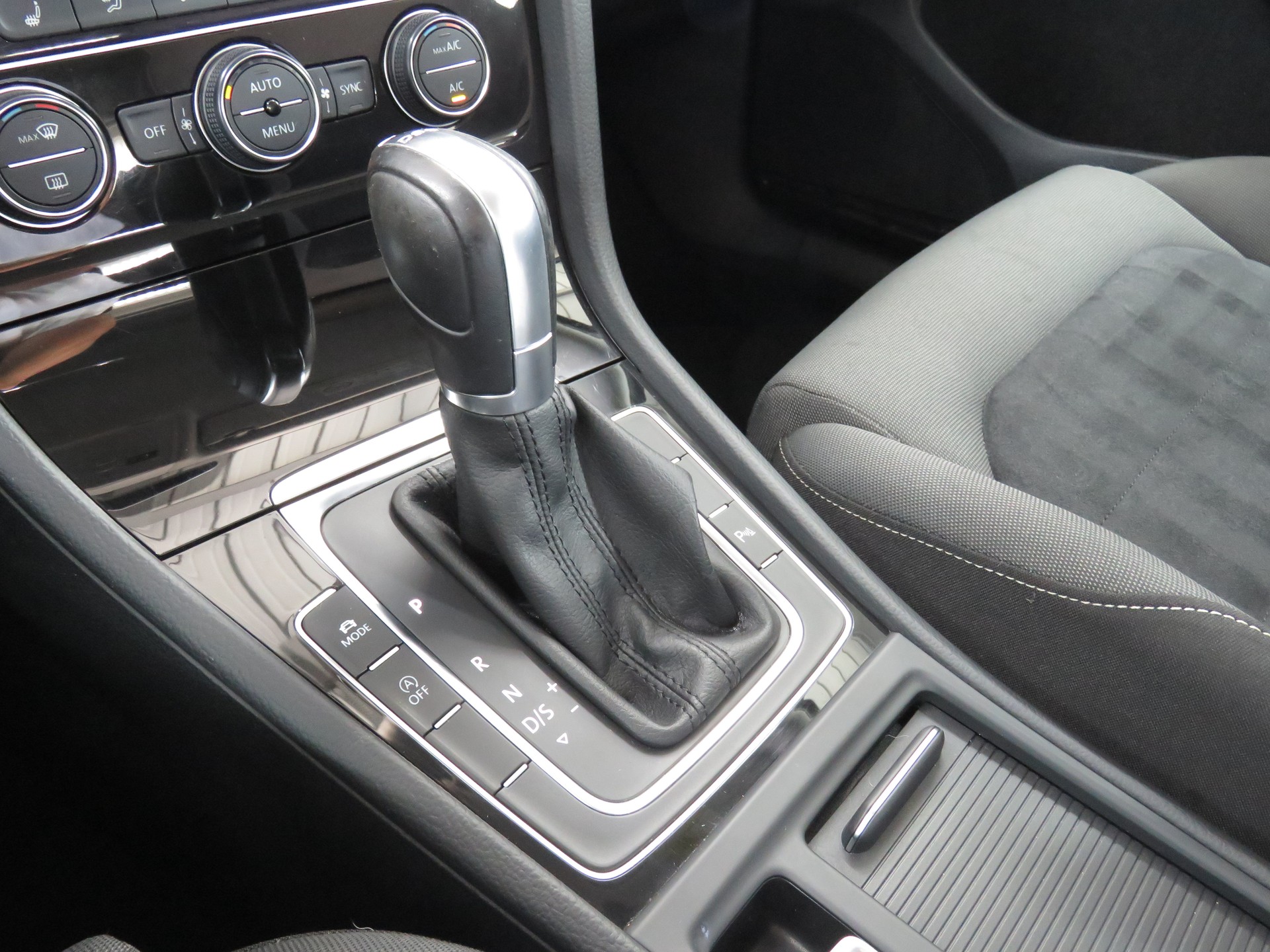 VW Golf 1.4 TSI Highline DSG (Automat)-image-14