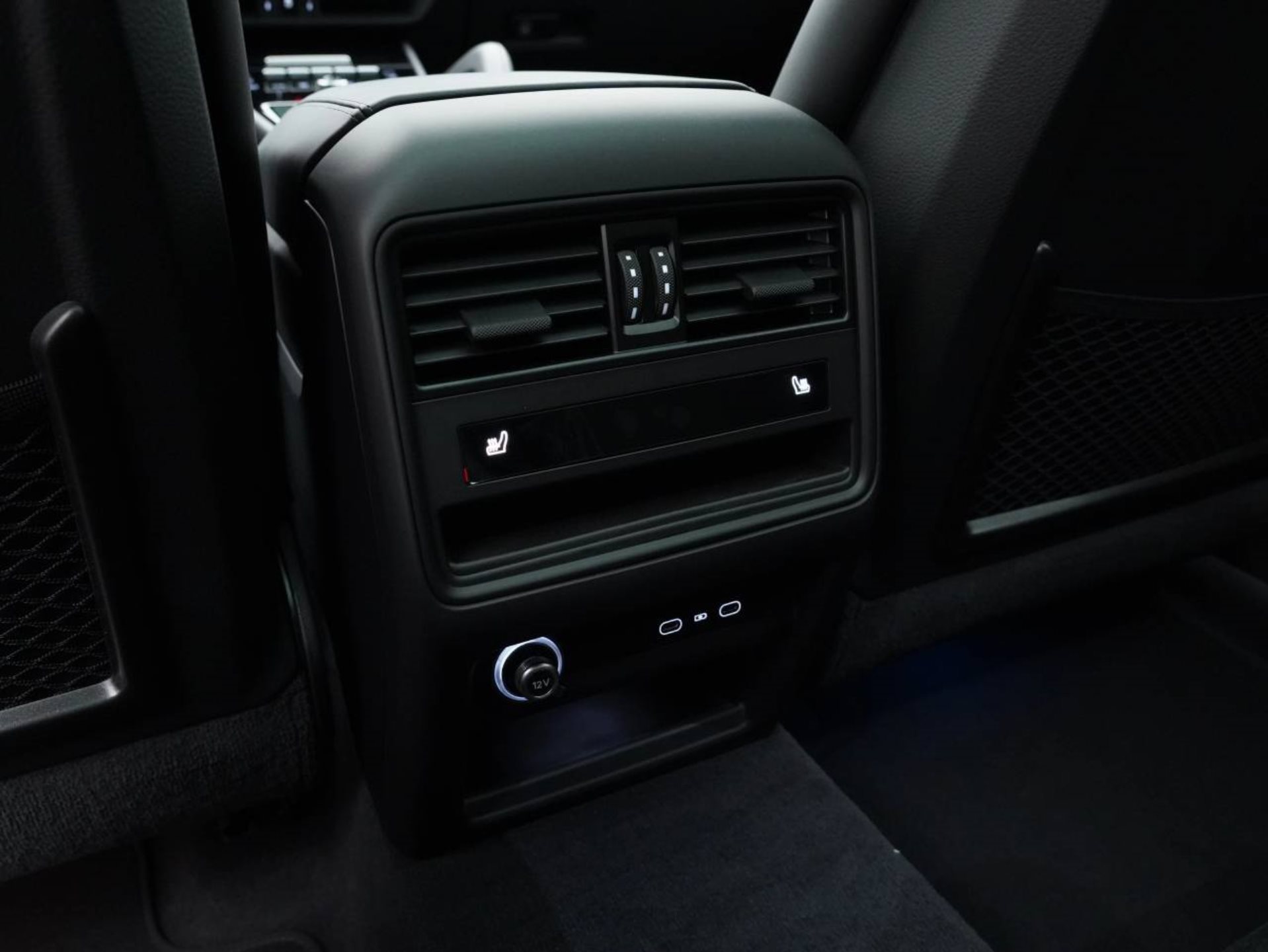 PORSCHE Cayenne E-Hybrid Coupé Black Edition-image-30