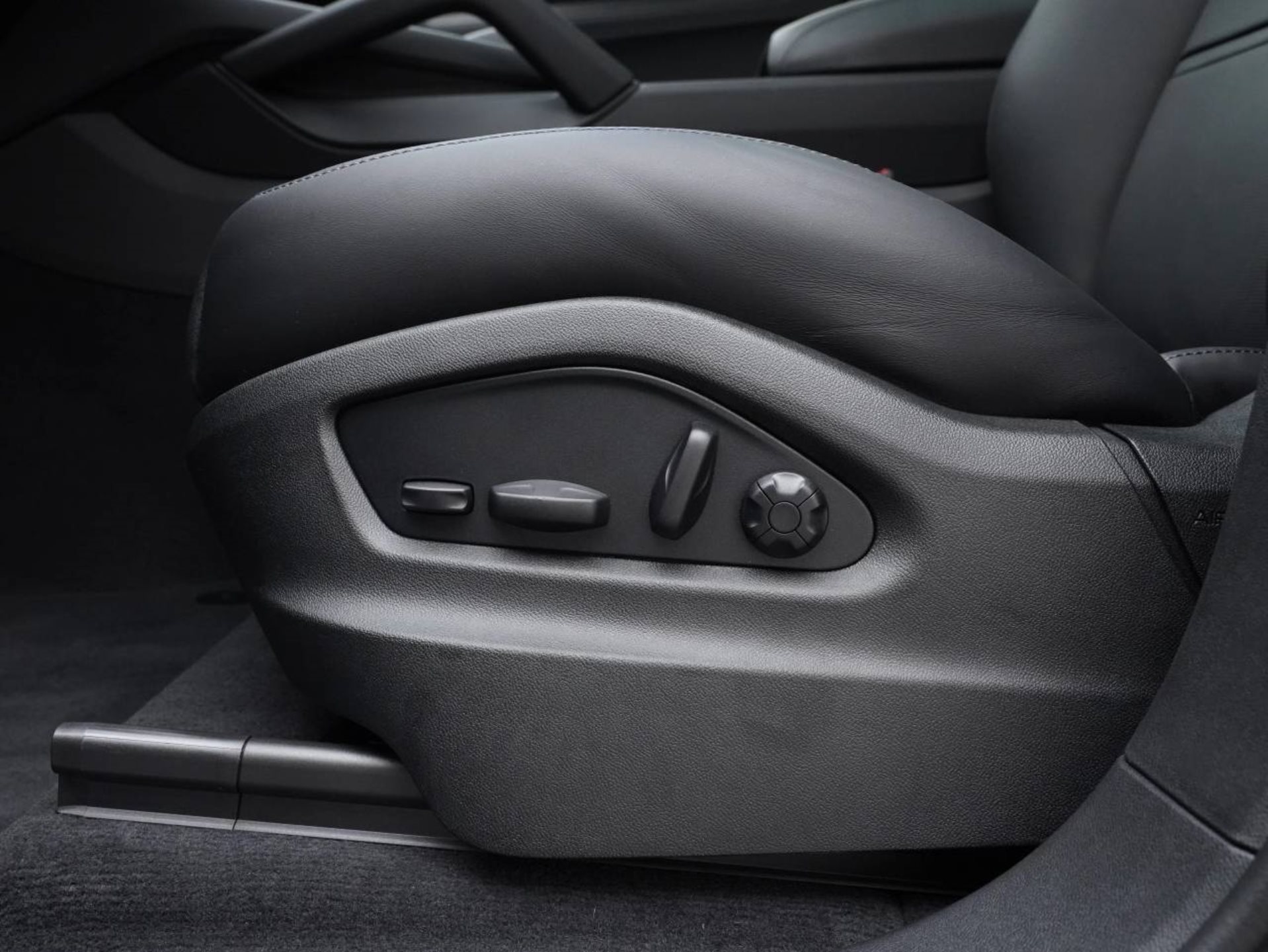 PORSCHE Cayenne E-Hybrid Coupé Black Edition-image-23