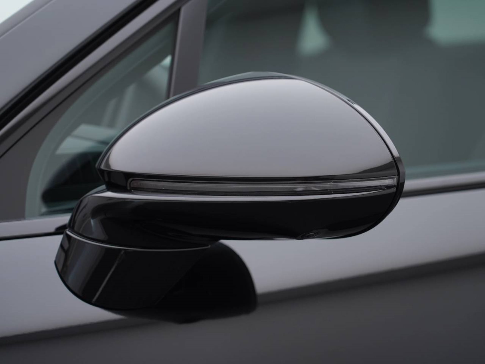 PORSCHE Cayenne E-Hybrid Coupé Black Edition-image-13