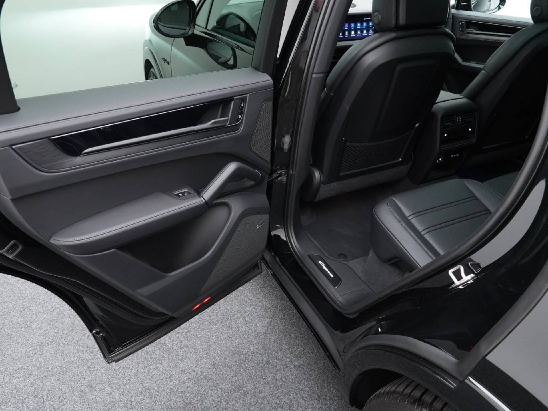 PORSCHE Cayenne E-Hybrid Coupé Black Edition-image-28