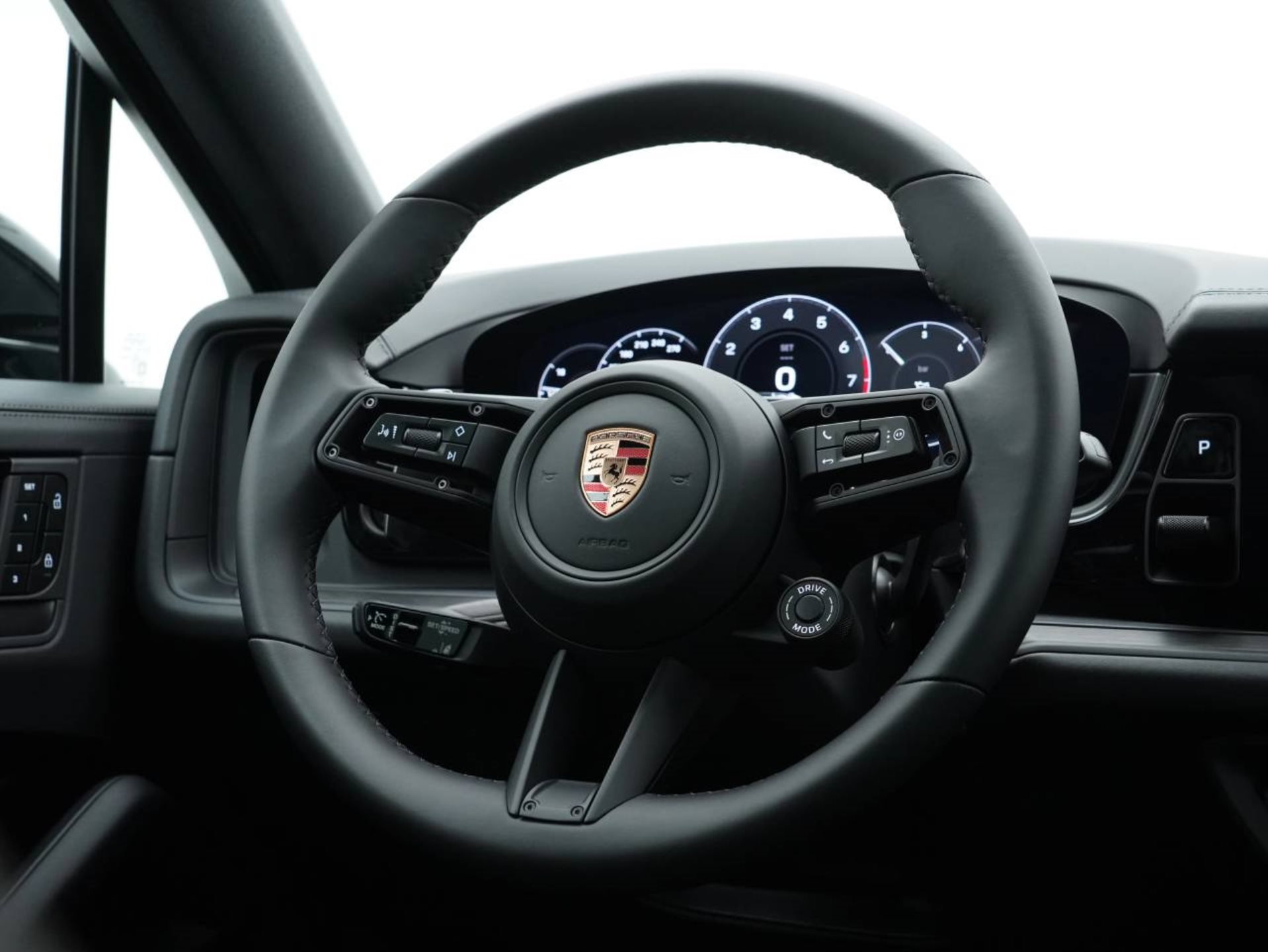 PORSCHE Cayenne E-Hybrid Coupé Black Edition-image-15
