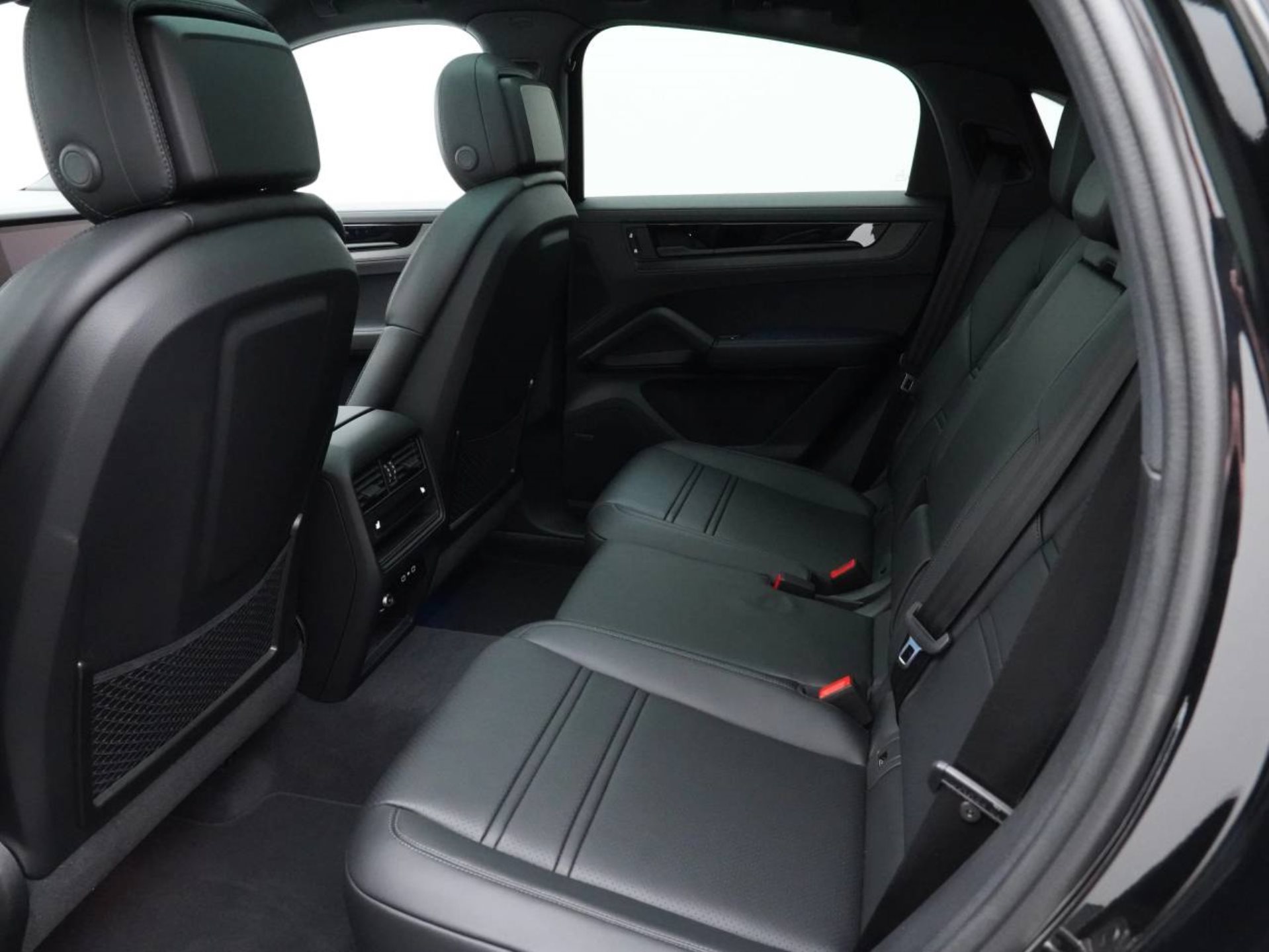 PORSCHE Cayenne E-Hybrid Coupé Black Edition-image-29