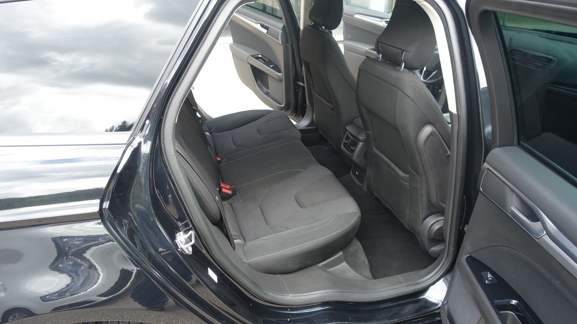 FORD Mondeo 2.0 TDCi Titanium-image-12