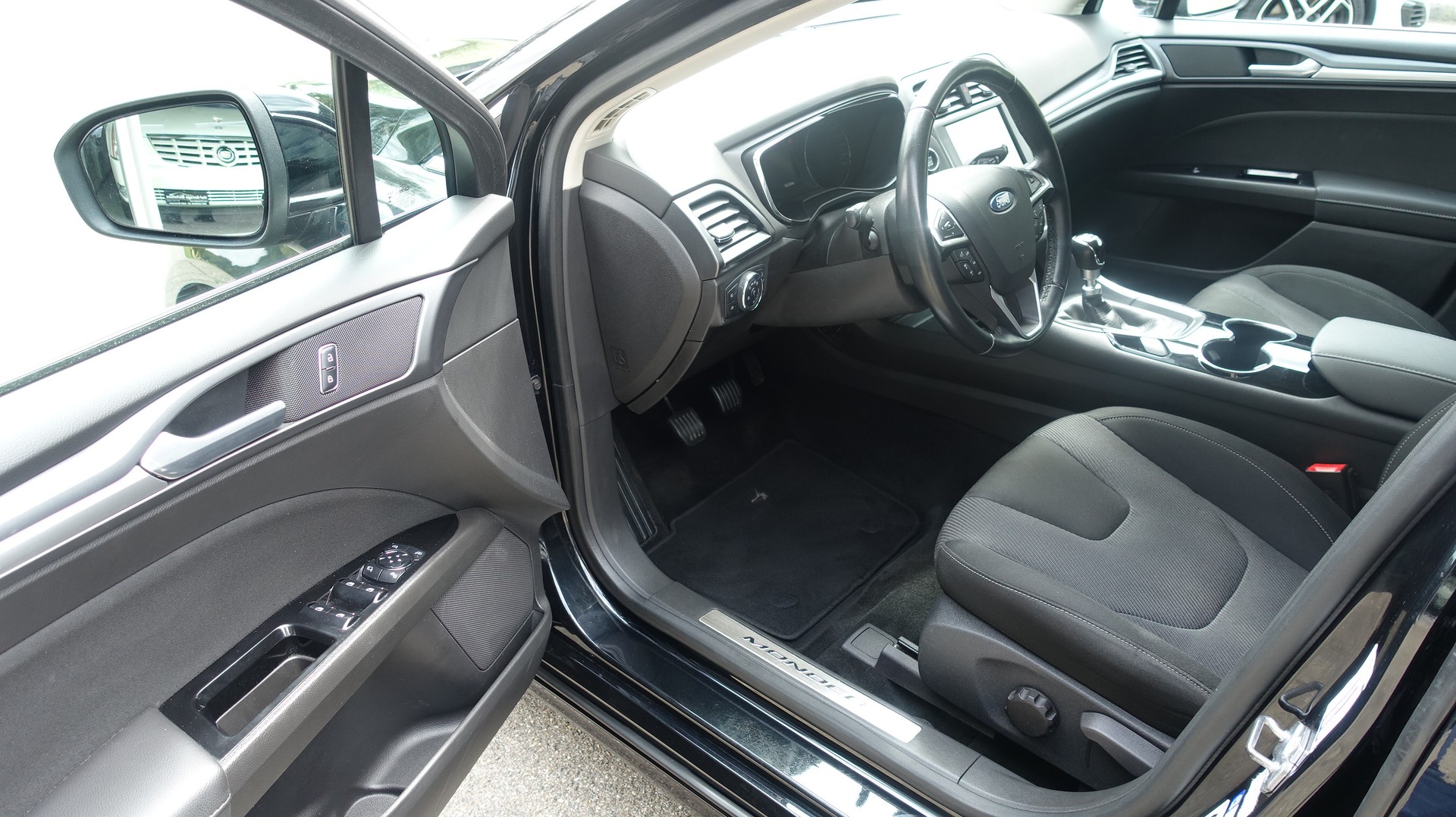 FORD Mondeo 2.0 TDCi Titanium-image-8