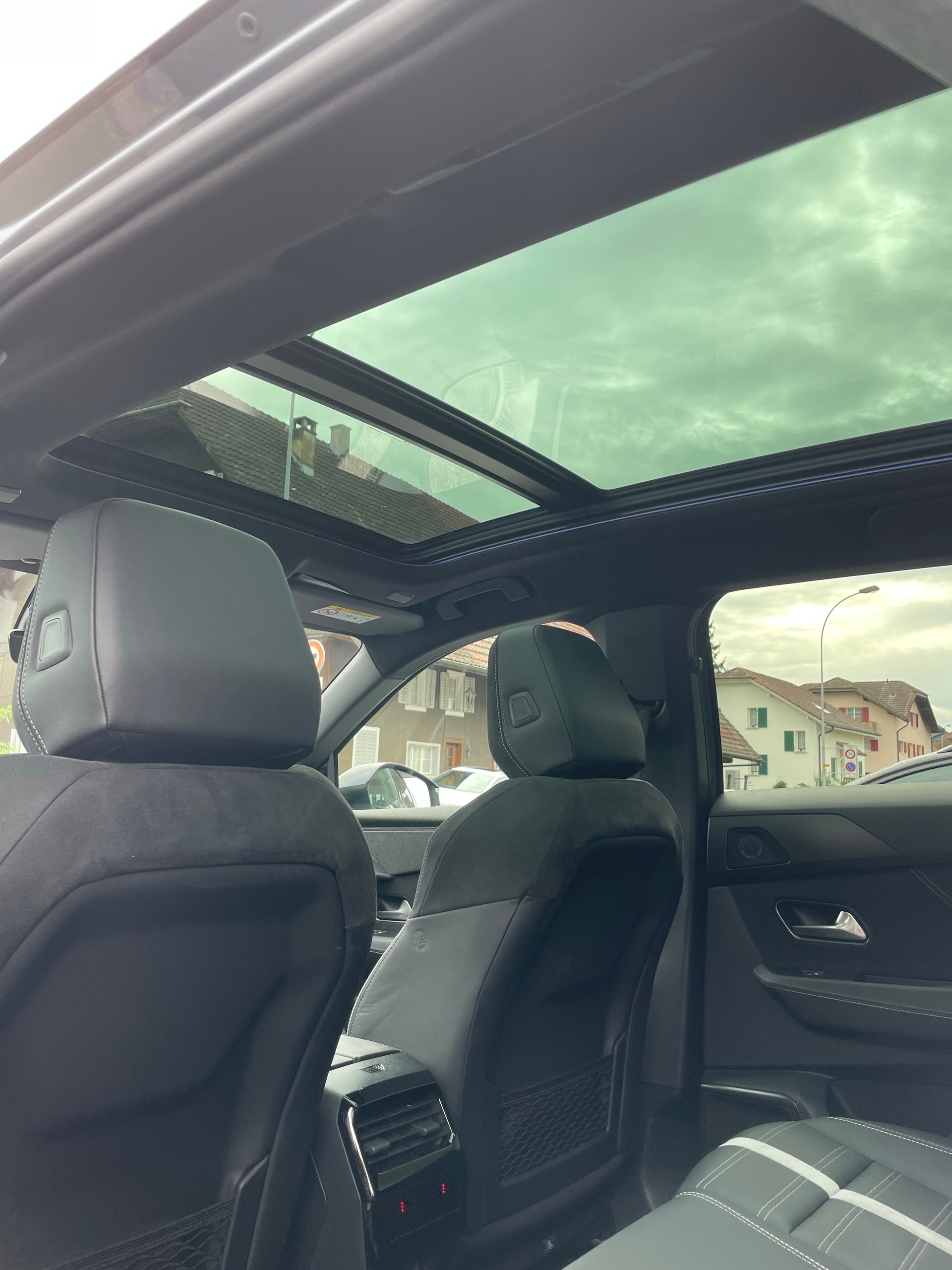 OPEL Grandland Elektro 73kWh Ultimate 4WD-image-9