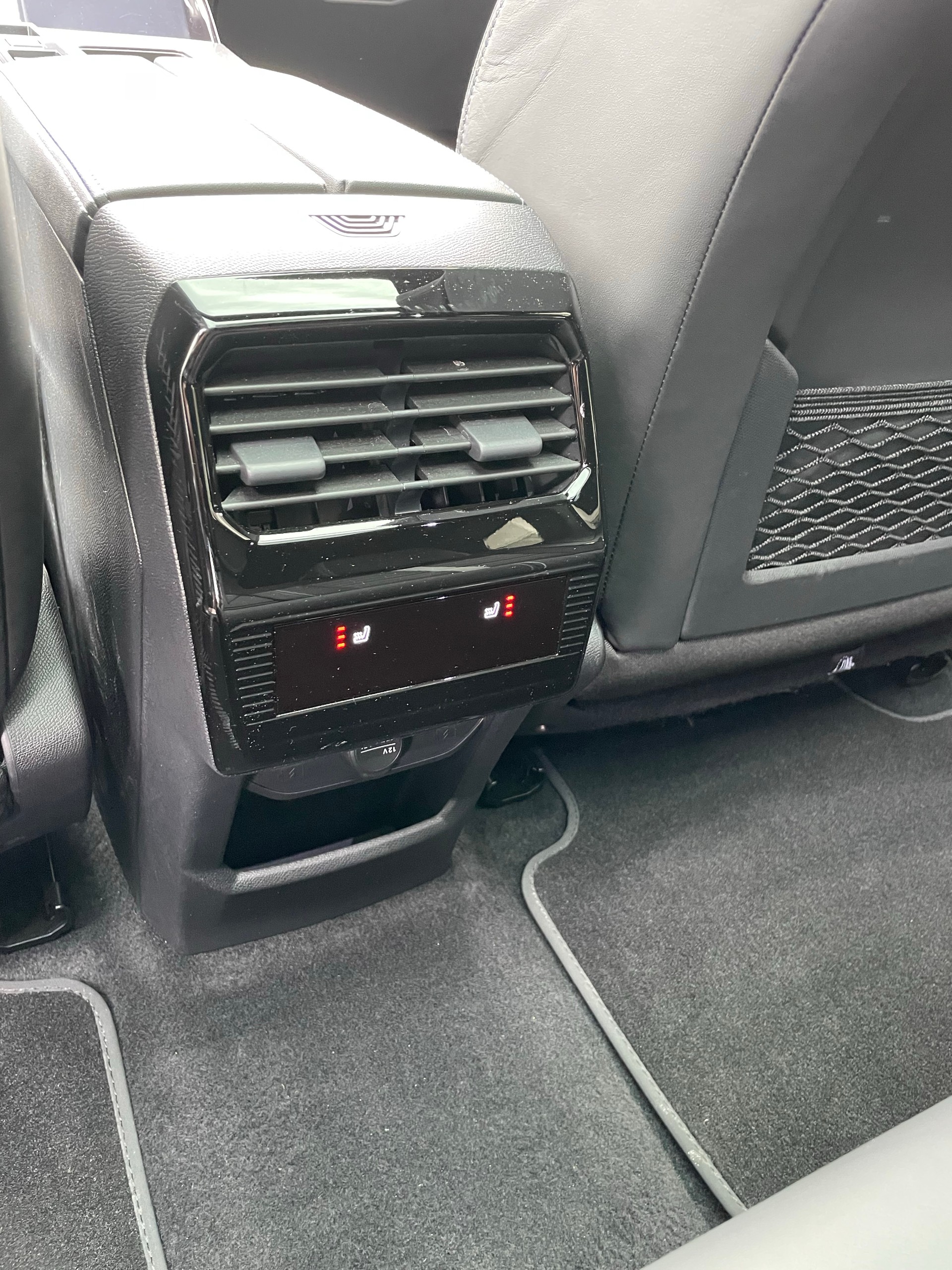 OPEL Grandland Elektro 73kWh Ultimate 4WD-image-10