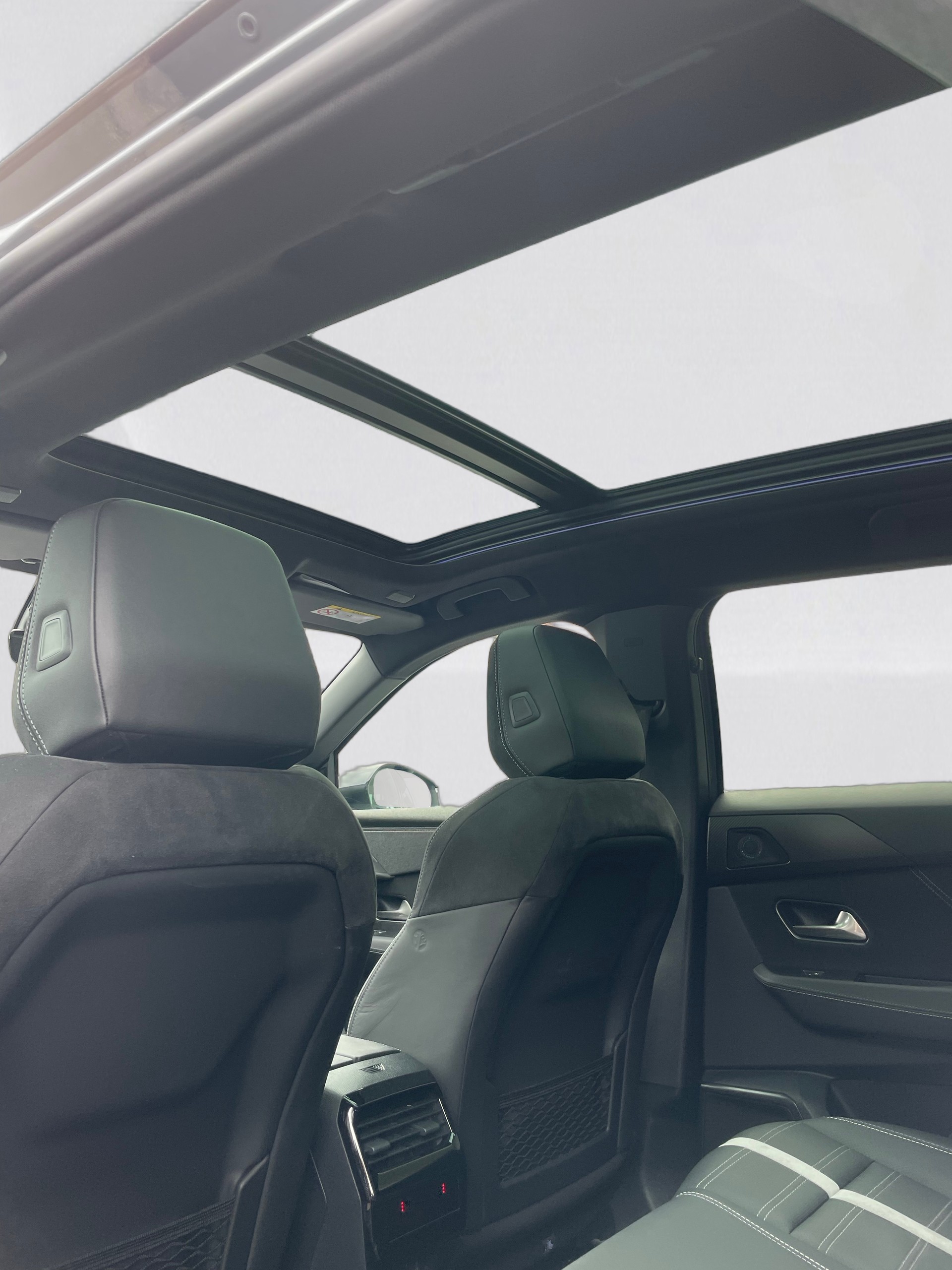 OPEL Grandland Elektro 73kWh Ultimate 4WD-image-9